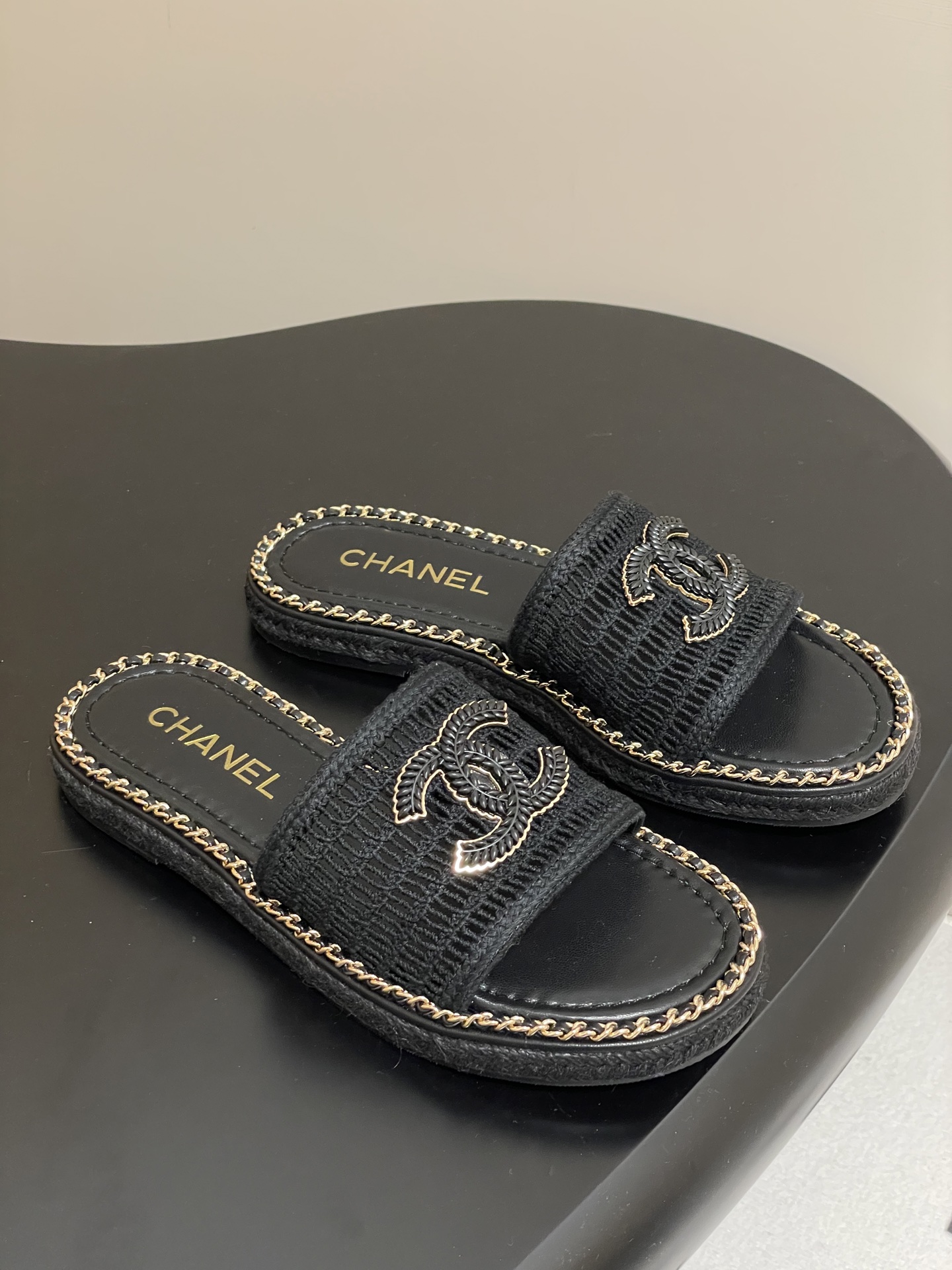 Chanel 25Fw春夏新款Chanel小香链条圈边双C扣凉拖鞋草编坡跟拖鞋编织镂空厚底拖鞋