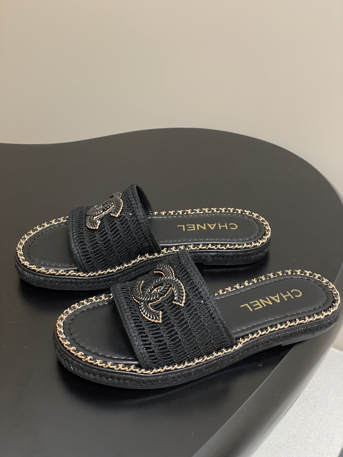 Chanel 25Fw春夏新款Chanel小香链条圈边双C扣凉拖鞋草编坡跟拖鞋编织镂空厚底拖鞋