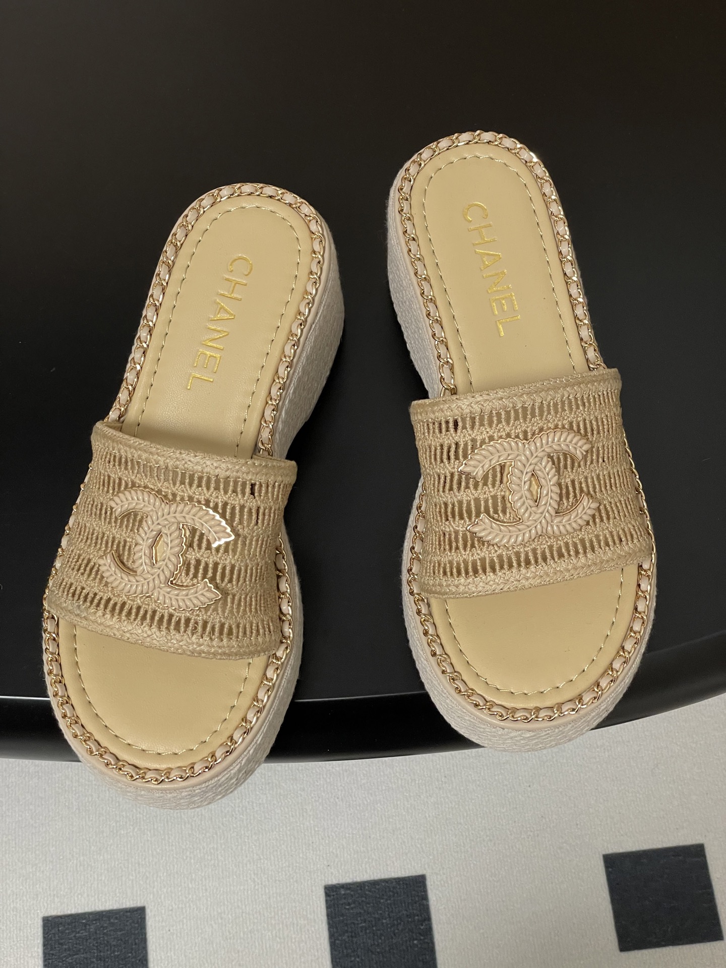 Chanel 25Fw春夏新款Chanel小香链条圈边双C扣凉拖鞋草编坡跟拖鞋编织镂空厚底拖鞋