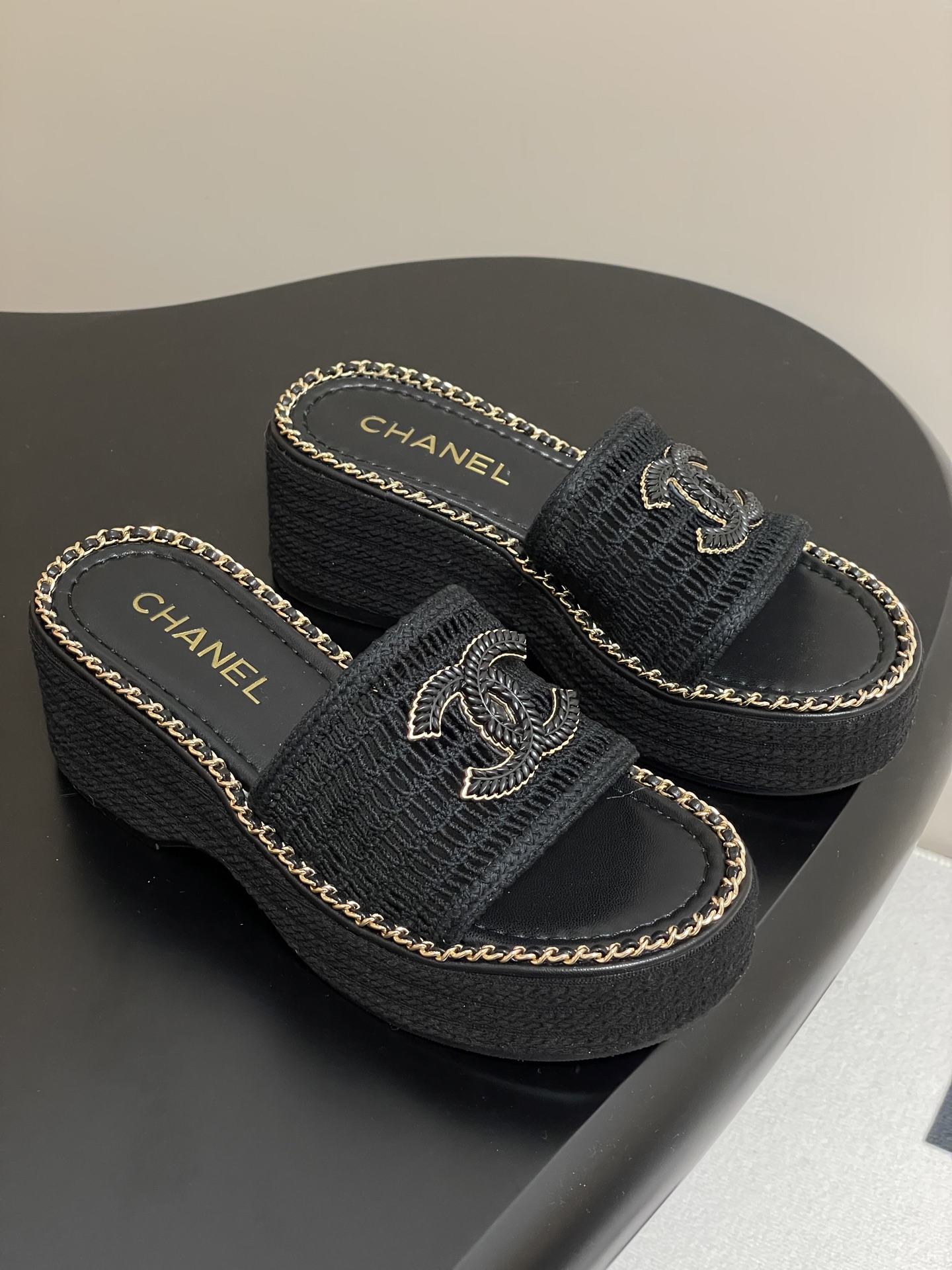 Chanel 25Fw春夏新款Chanel小香链条圈边双C扣凉拖鞋草编坡跟拖鞋编织镂空厚底拖鞋