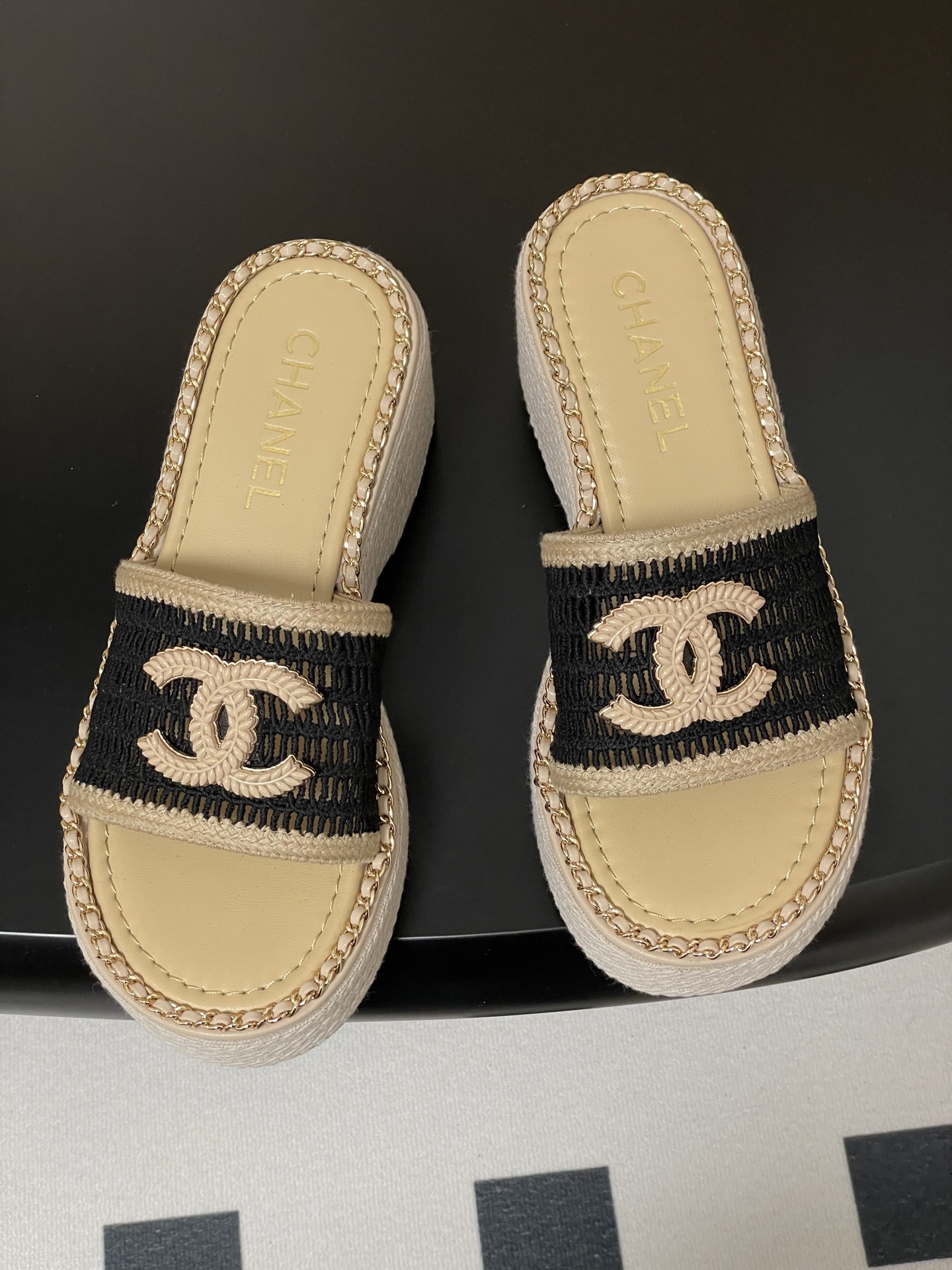 Chanel 25Fw春夏新款Chanel小香链条圈边双C扣凉拖鞋草编坡跟拖鞋编织镂空厚底拖鞋