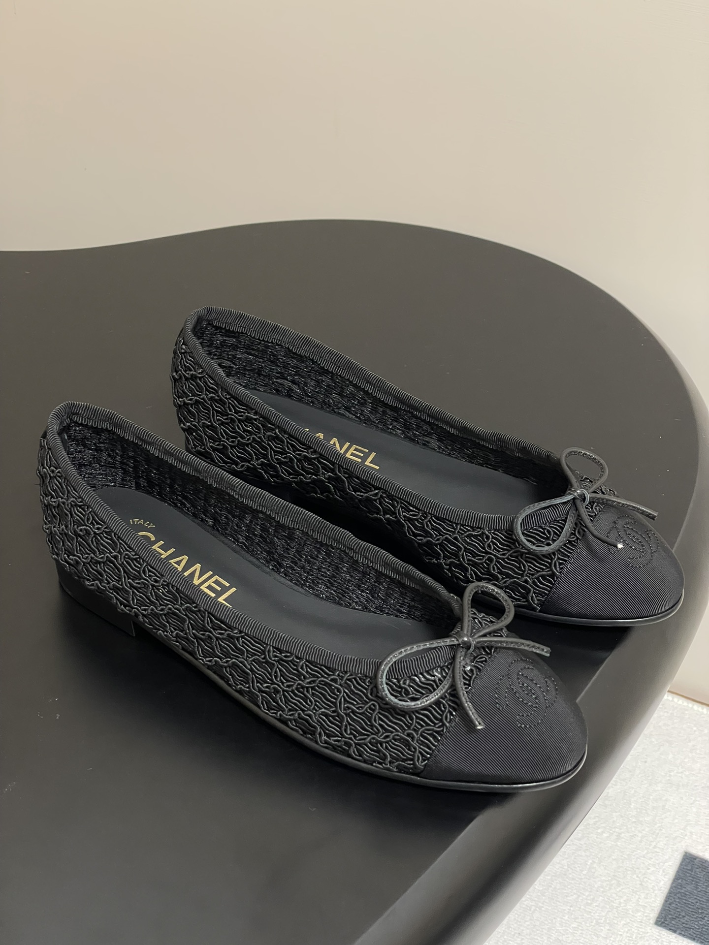 NO:264563,- Top quality 25P early spring latest color matching super hot lace mesh Chanel small fragrance bow ballet shoes flat mesh single shoes for thousands of years classic style irresistible lace mesh ballet shoes fall in love with at first sight Beautiful mesh ballet shoes, very well matched with spring and summer. Believe me This is a pair of ballet shoes that can take you to a good place. Original custom lace mesh fabric with inner foot pad imported sheepskin sole Italian A-grade leather outsole size 34-41 positive size (34.40.41.42 custom-made non-return), ballet shoes, chanel, sheepskin, Leather soles19860909-顶级品质 25P早春最新配色超火蕾丝网纱面Chanel小香蝴蝶结芭蕾舞鞋平底网纱单鞋万年经典款 无法抗拒的蕾丝网纱芭蕾舞鞋一眼爱上 绝美的网纱芭蕾舞鞋,跟春夏的适配度很高 相信我 这是一双能带你去到好地方的芭蕾舞鞋 鞋面原版定制蕾丝网纱面料 内里垫脚进口羊皮 鞋底意大利A级真皮大底 码数34-41正码（34.40.41.42定做不退换）,芭蕾舞鞋,chanel,sheepskin,Leather soles,Women's Shoes