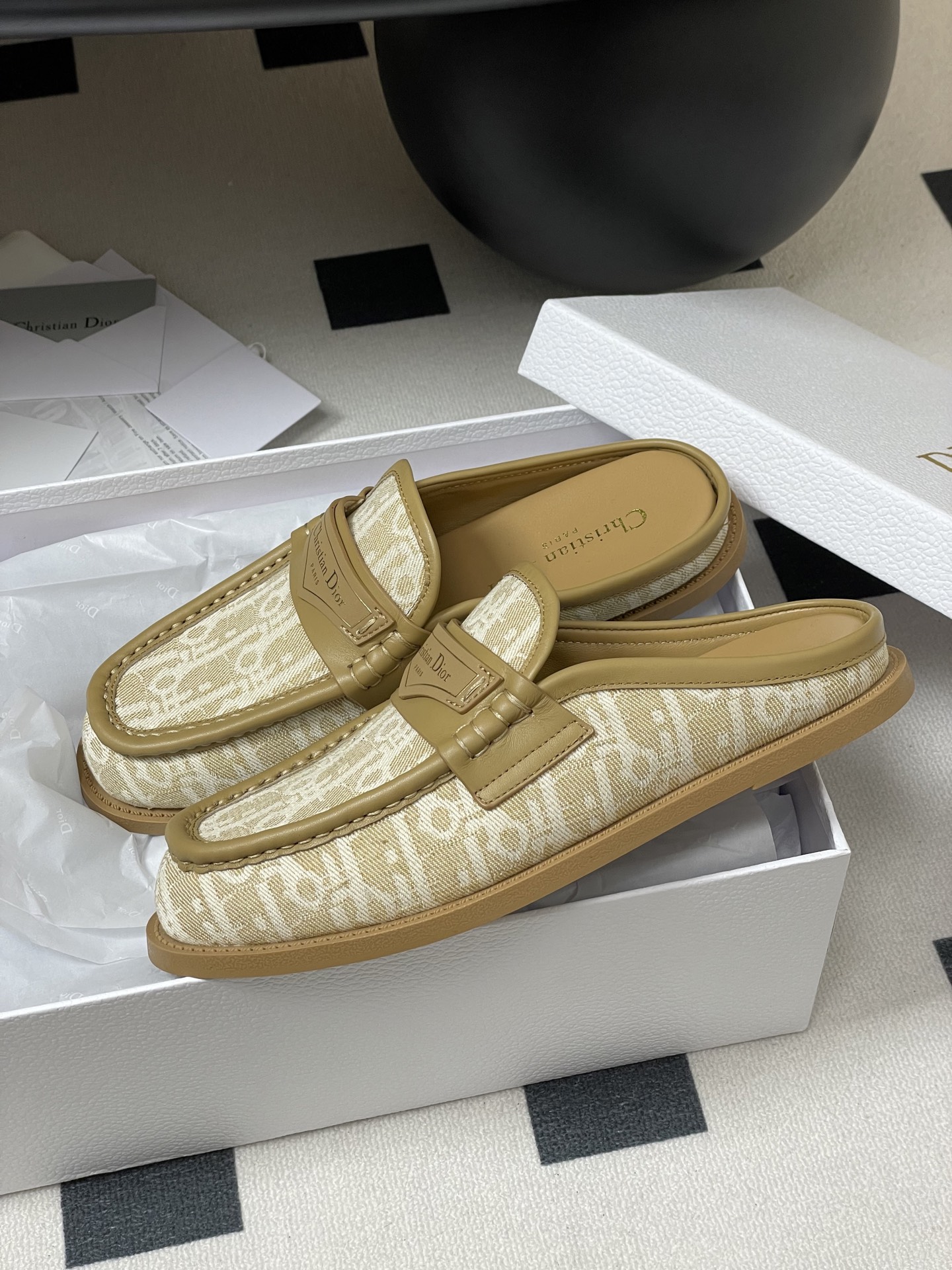Dior 25ss早春新款Dior迪奥D-Boy穆勒鞋 包头平底半拖鞋字母印花布面休闲拖鞋