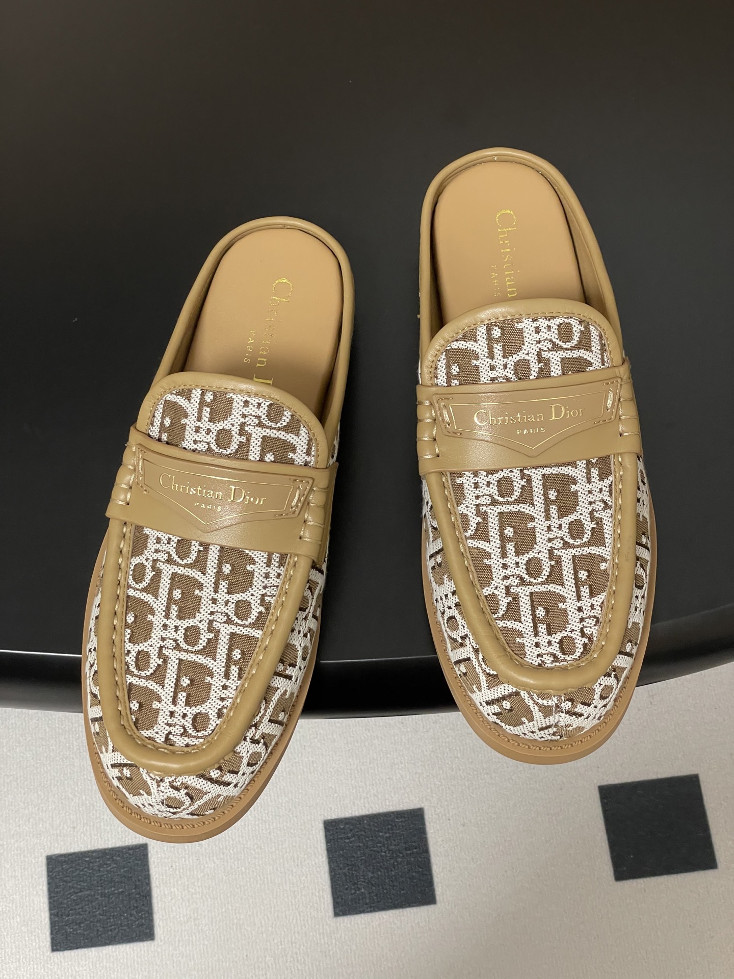 Dior 25ss早春新款Dior迪奥D-Boy穆勒鞋 包头平底半拖鞋字母印花布面休闲拖鞋