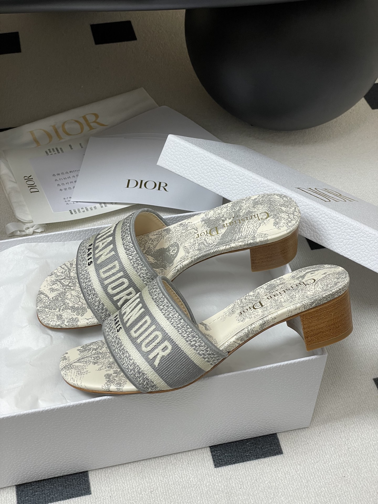 Dior 迪奥Dior 字母刺绣拖鞋 电绣高跟一字拖鞋万年 款