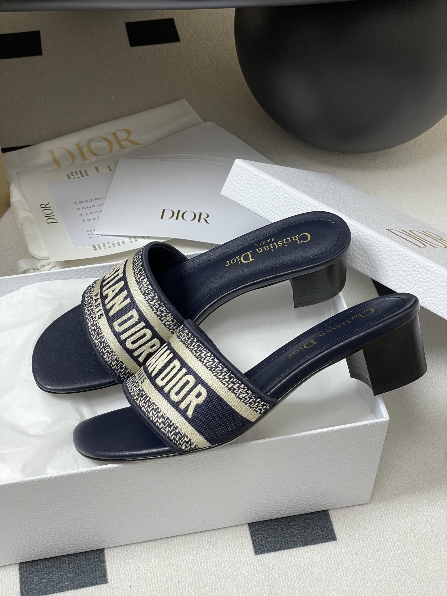 Dior 迪奥Dior 字母刺绣拖鞋 电绣高跟一字拖鞋万年 款