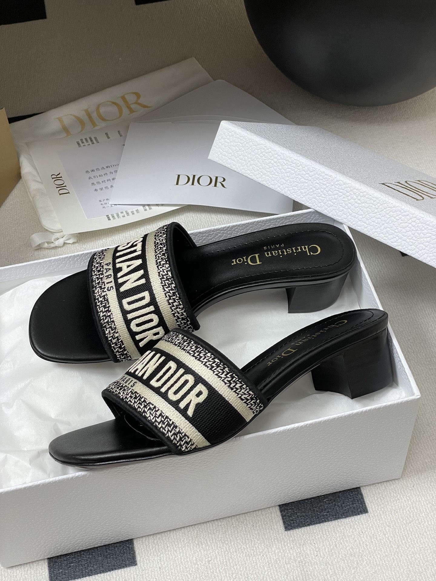 Dior 迪奥Dior 字母刺绣拖鞋 电绣高跟一字拖鞋万年 款