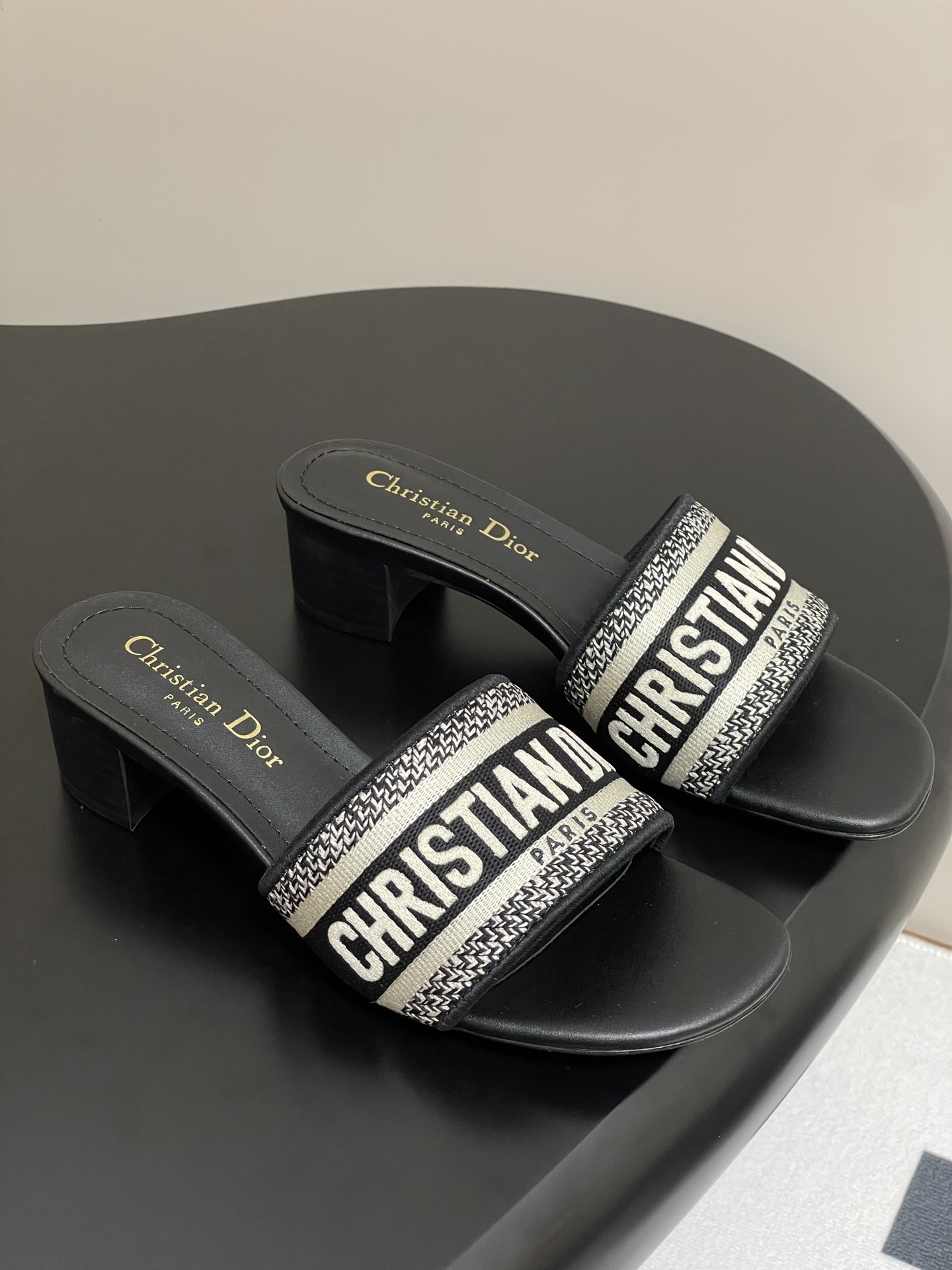 Dior 迪奥Dior 字母刺绣拖鞋 电绣高跟一字拖鞋万年 款