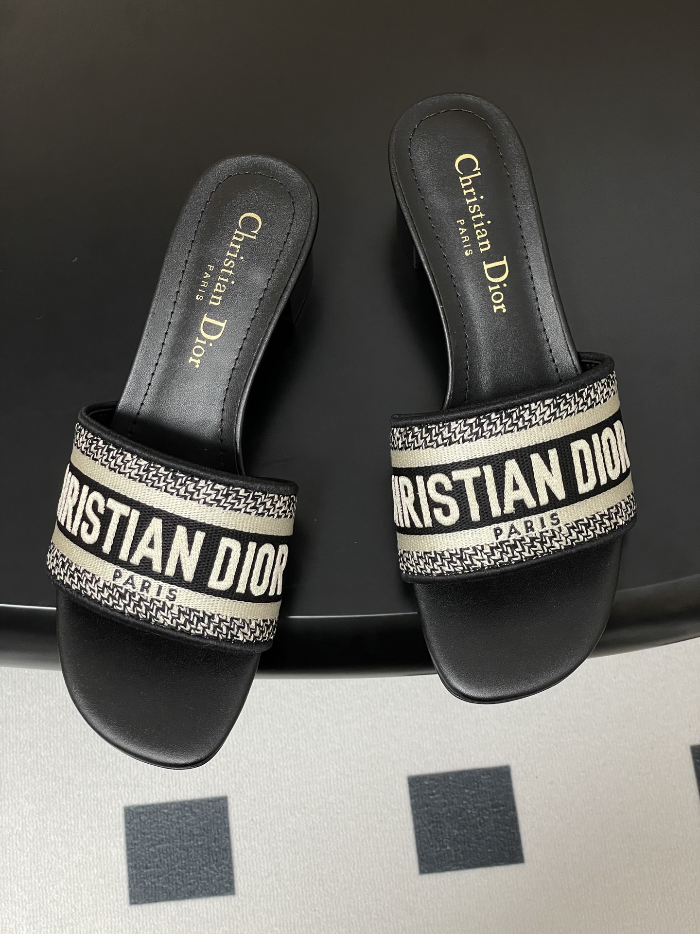 Dior 迪奥Dior 字母刺绣拖鞋 电绣高跟一字拖鞋万年 款