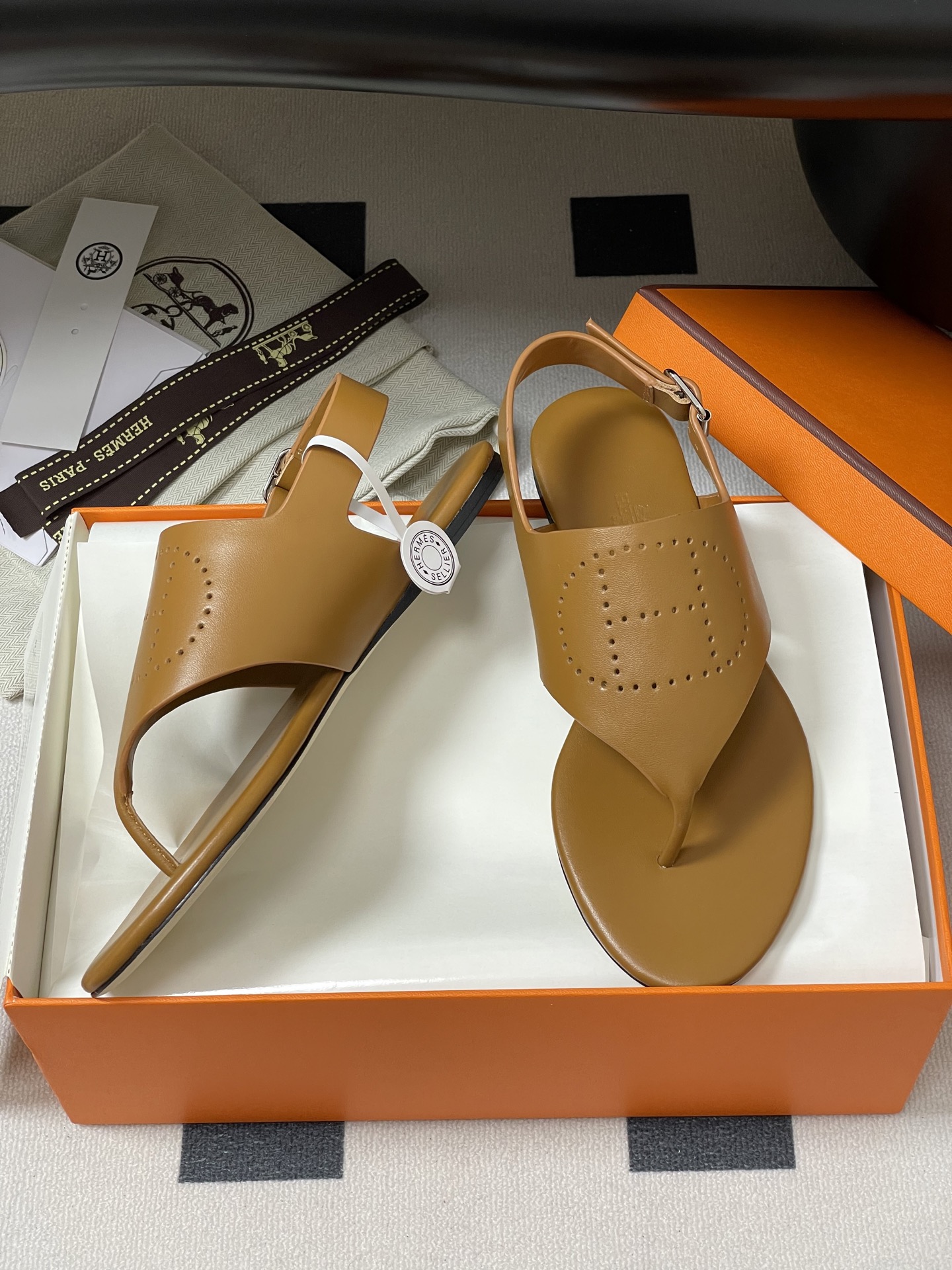 Hermès Hermes 爱马仕 H字母激光夹脚人字拖鞋平底凉拖鞋