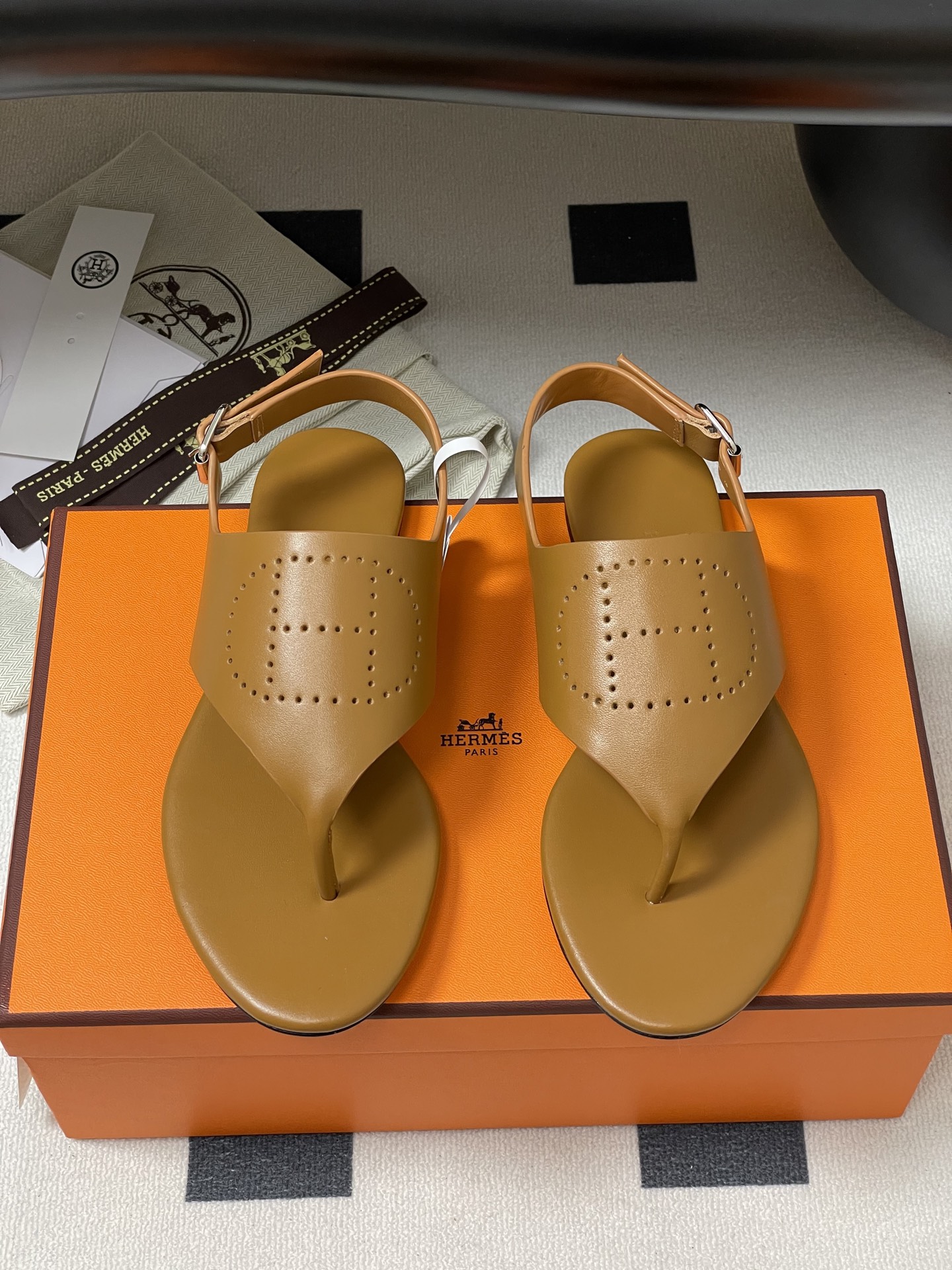 Hermès Hermes 爱马仕 H字母激光夹脚人字拖鞋平底凉拖鞋