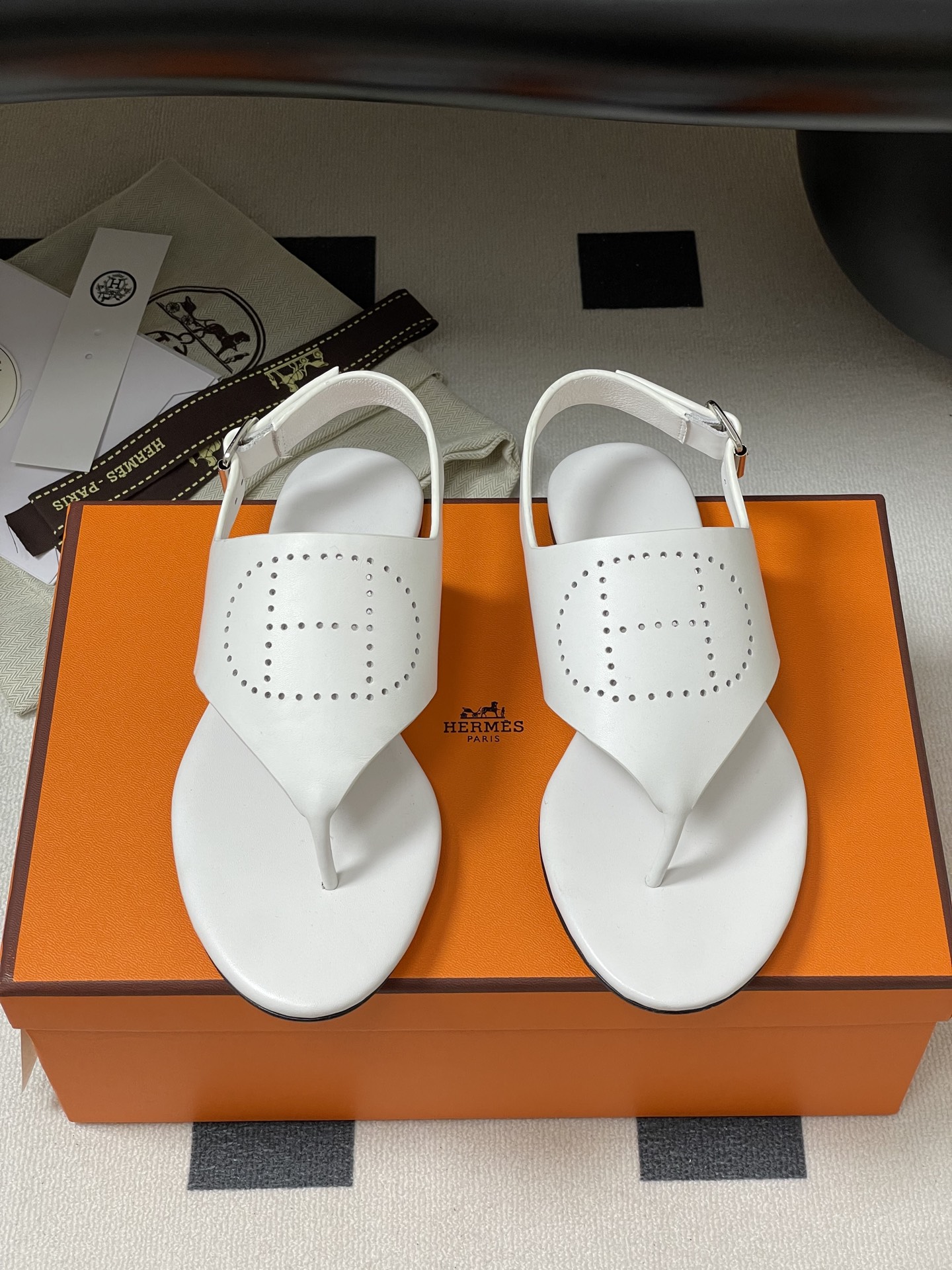 Hermès Hermes 爱马仕 H字母激光夹脚人字拖鞋平底凉拖鞋