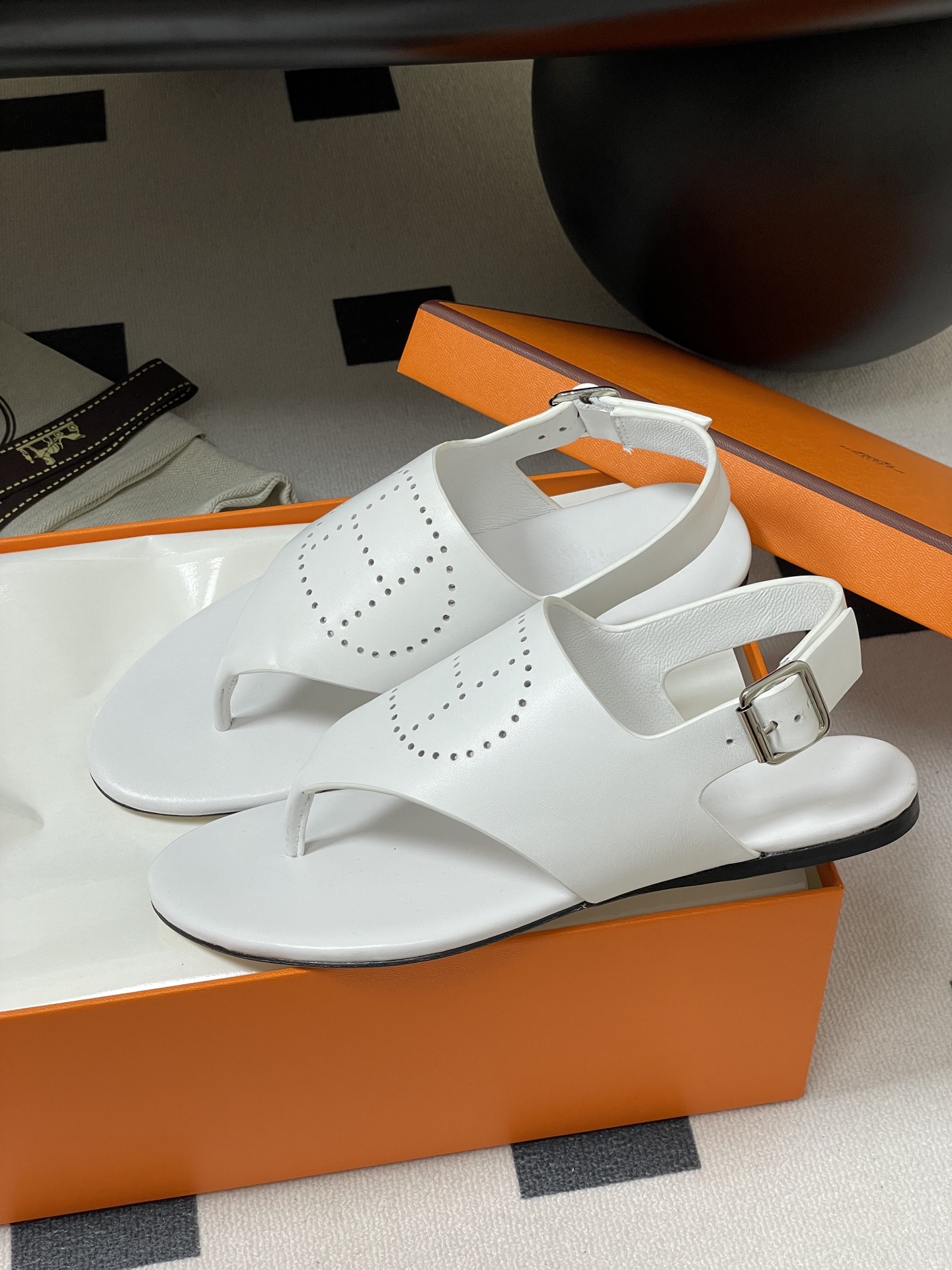 Hermès Hermes 爱马仕 H字母激光夹脚人字拖鞋平底凉拖鞋