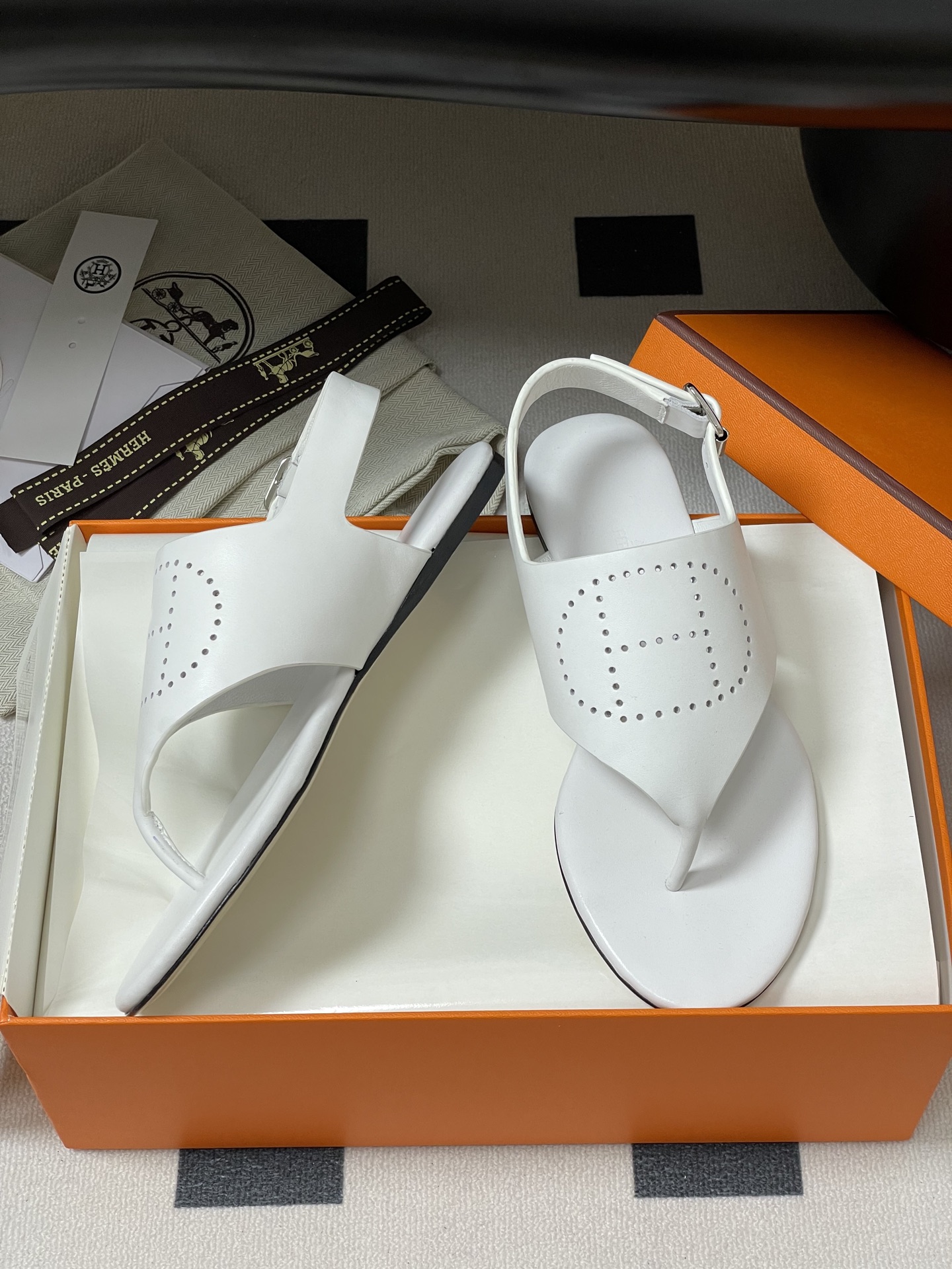 Hermès Hermes 爱马仕 H字母激光夹脚人字拖鞋平底凉拖鞋