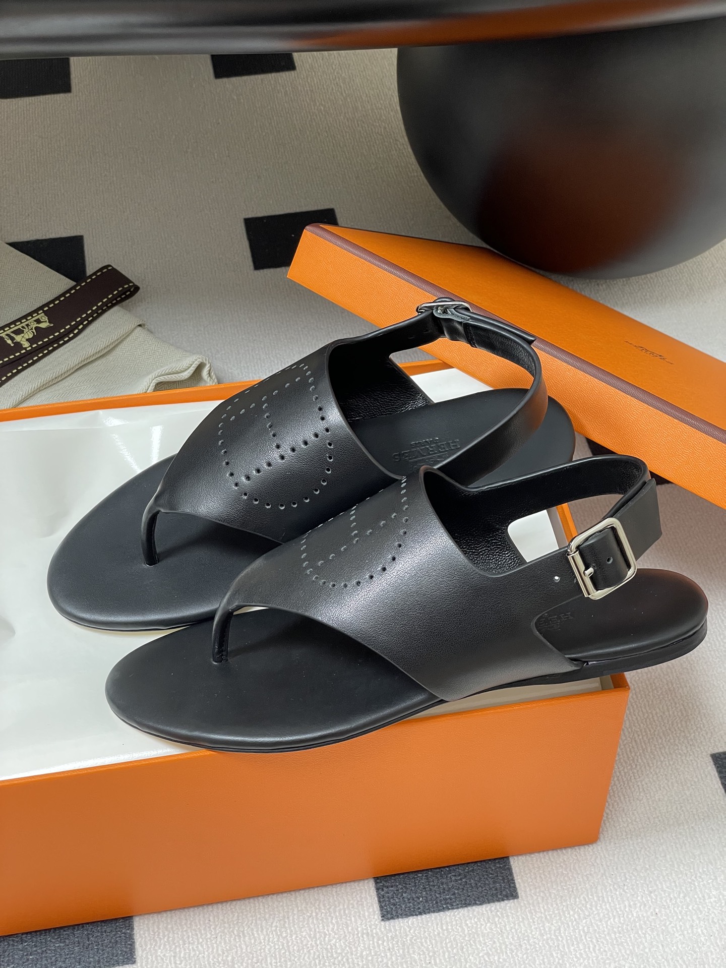 Hermès Hermes 爱马仕 H字母激光夹脚人字拖鞋平底凉拖鞋