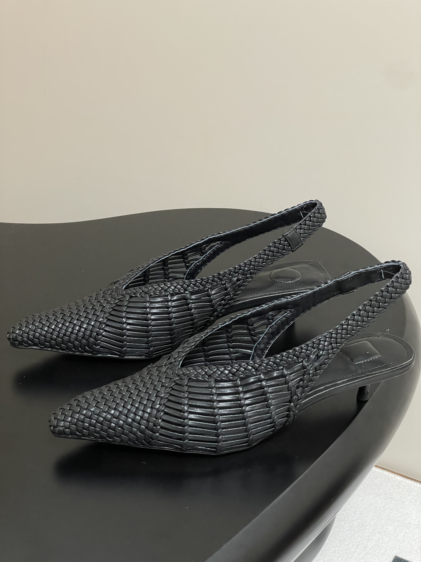 Jacquemus Woven Pointed-Toe Kitten Heel Slingbacks - Elegant and Chic 4 i1746559455919 5262 0 1