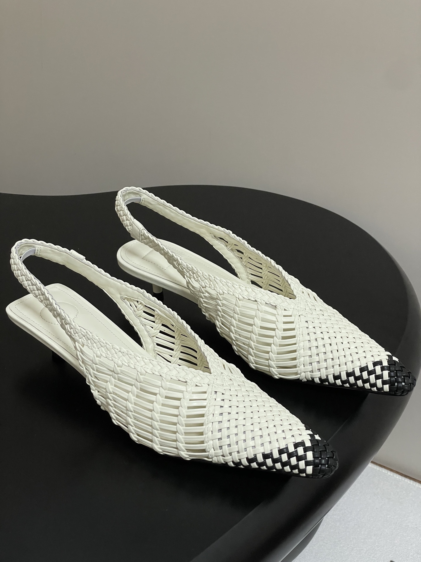 Jacquemus Woven Pointed-Toe Kitten Heel Slingbacks - Elegant and Chic 2 i1746559472773 8253 0 1