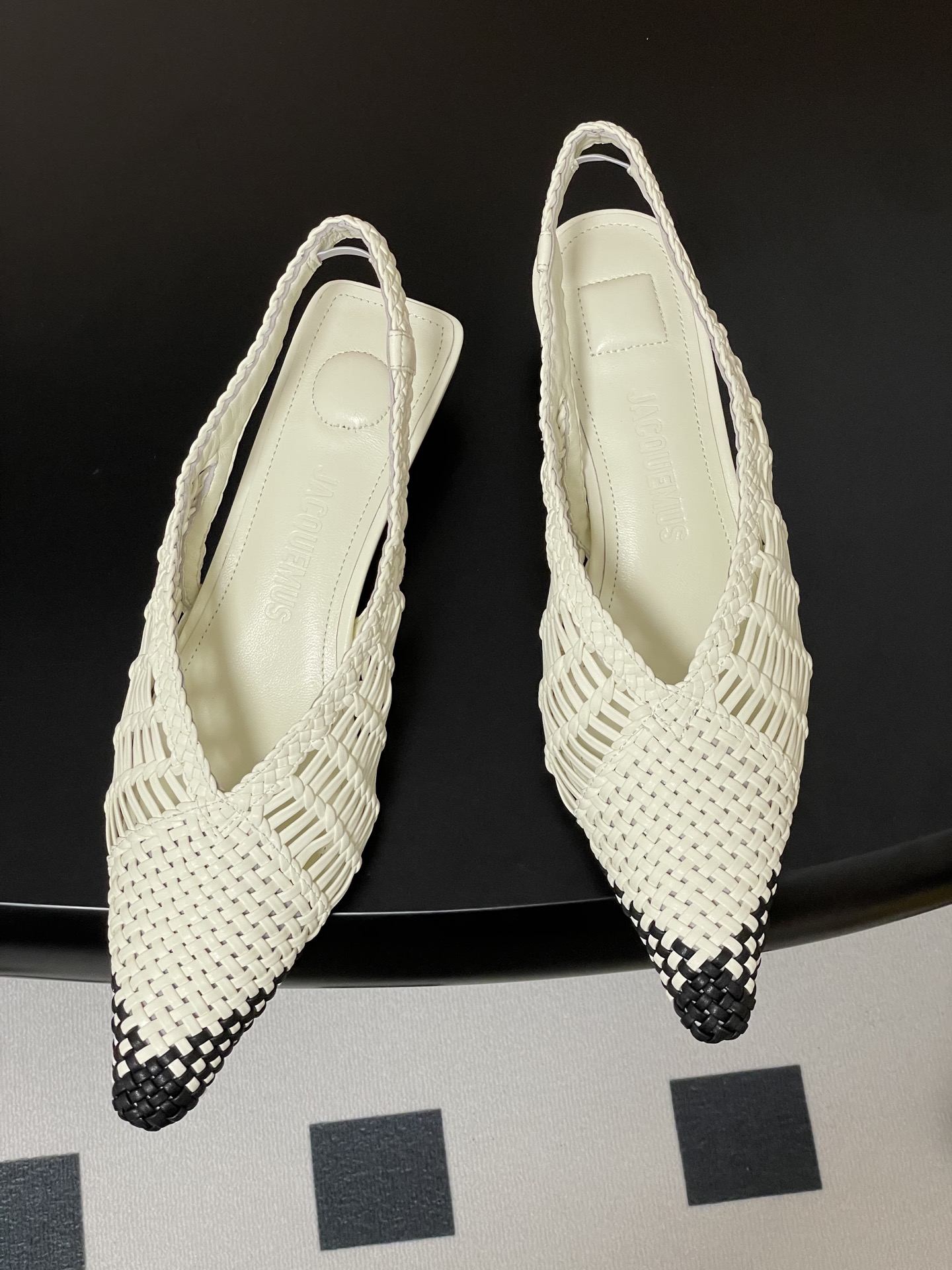 Jacquemus Woven Pointed-Toe Kitten Heel Slingbacks - Elegant and Chic 3 i1746559477007 3234 0 0