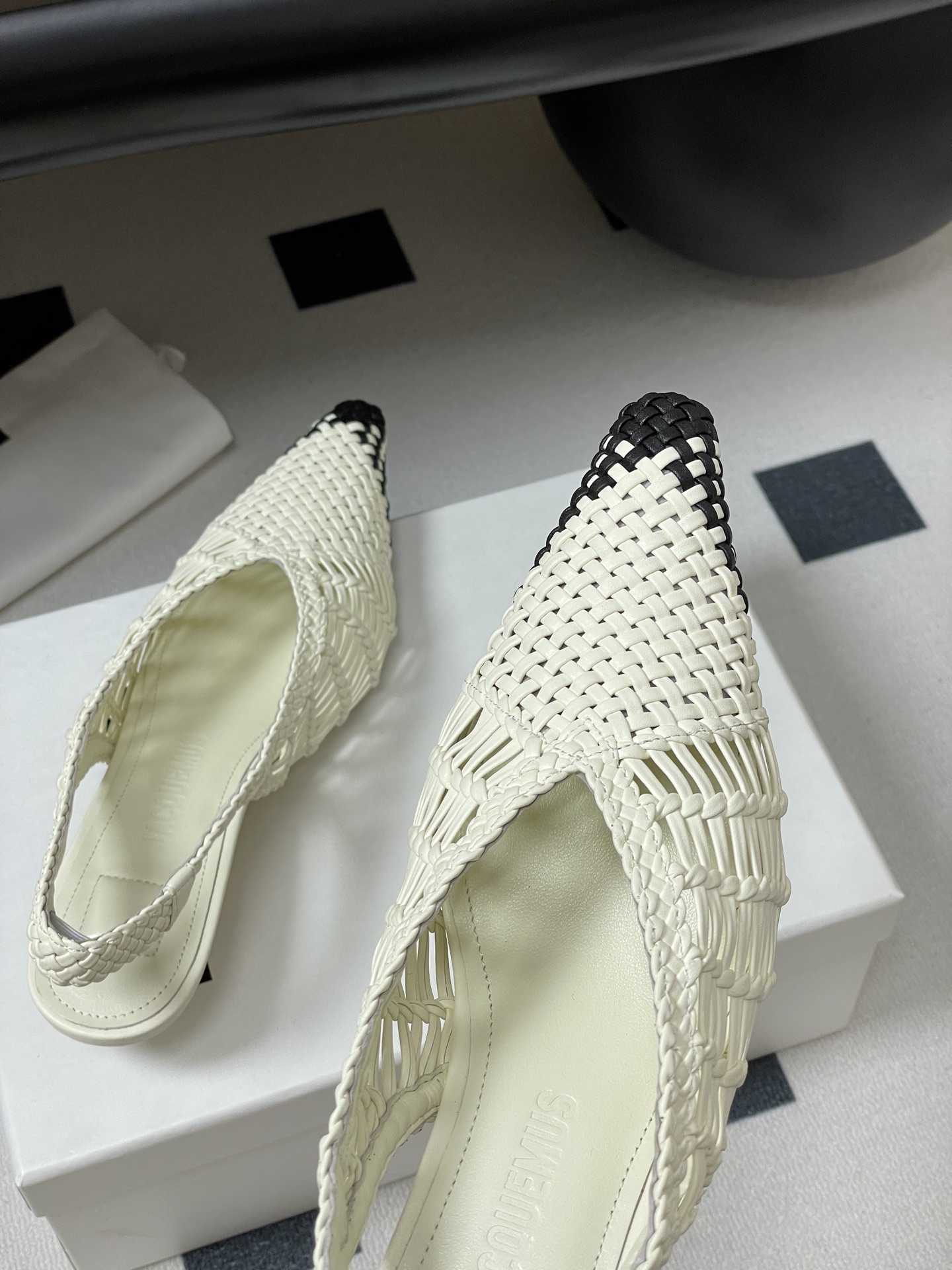 Jacquemus Woven Pointed-Toe Kitten Heel Slingbacks - Elegant and Chic 10 i1746559477585 2465 0 6