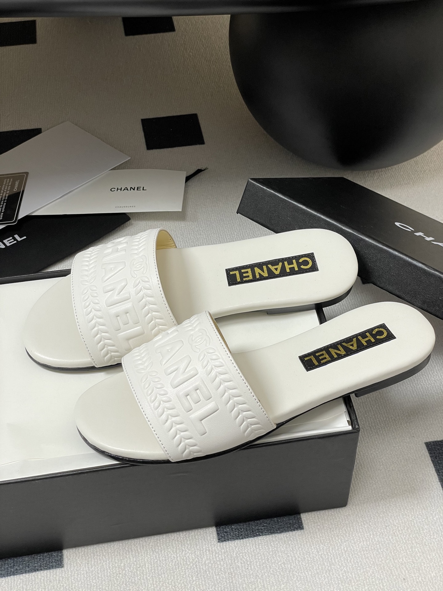 Chanel Women's White Leather Flat Slide Sandals With Embroidered Logo 5 i1746636064130 1702 0 0