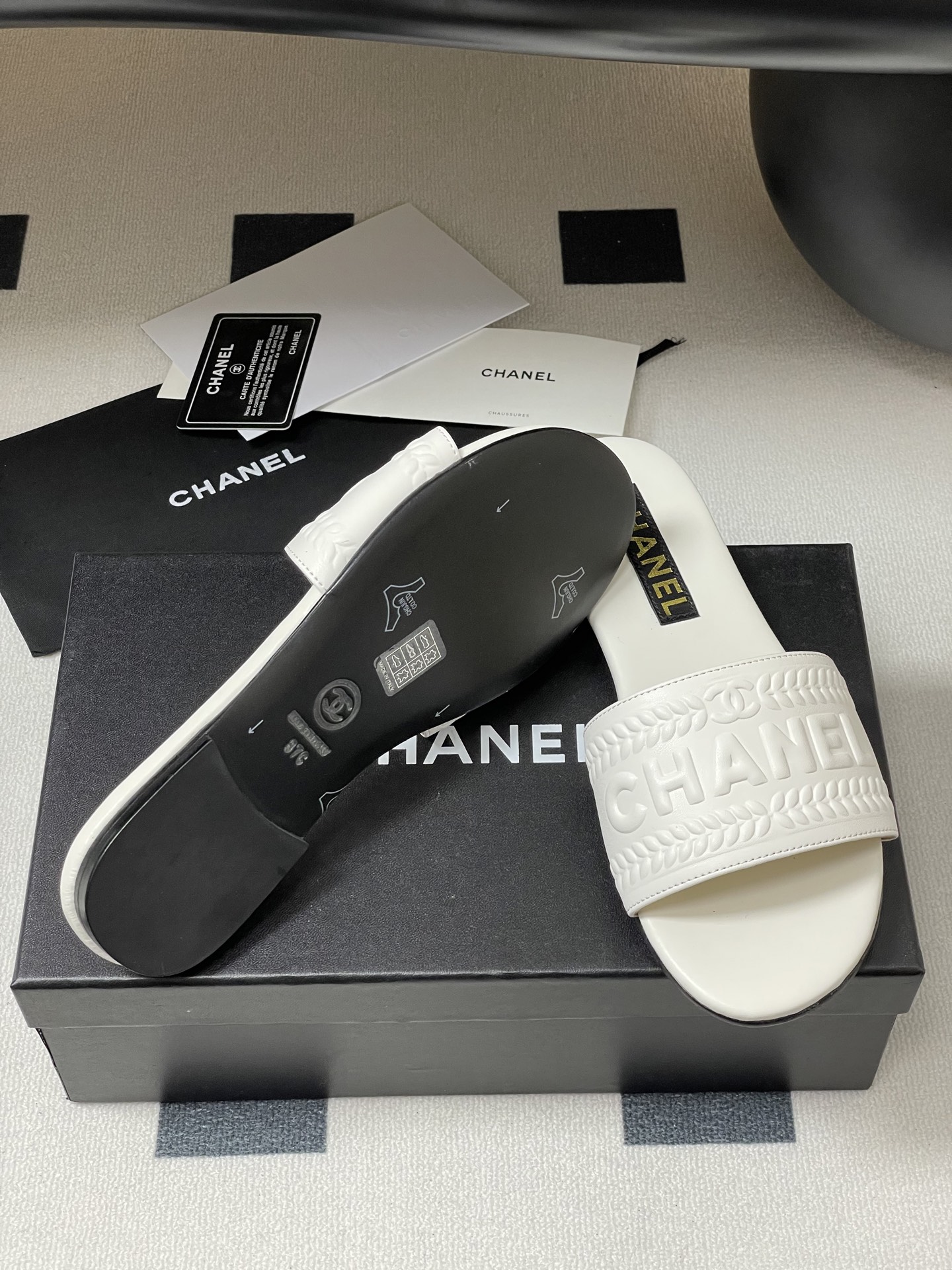 Chanel Women's White Leather Flat Slide Sandals With Embroidered Logo 9 i1746636064250 1779 0 4