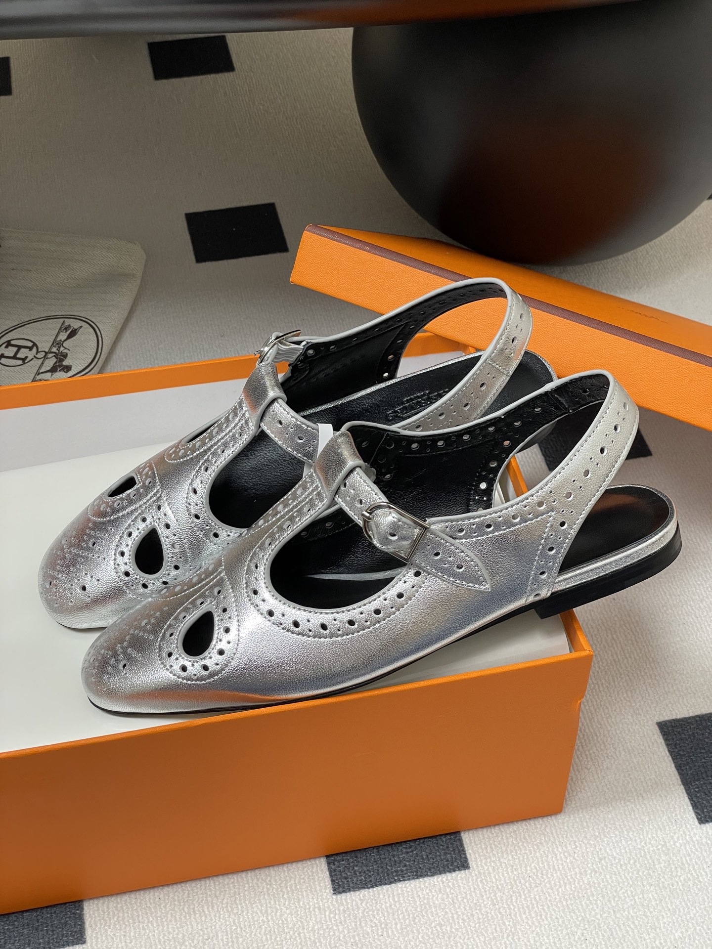 Hermès Khéa Silver Mary Jane Derbies with Perforated Nappa Leather 5 i1746642112375 9223 0 7