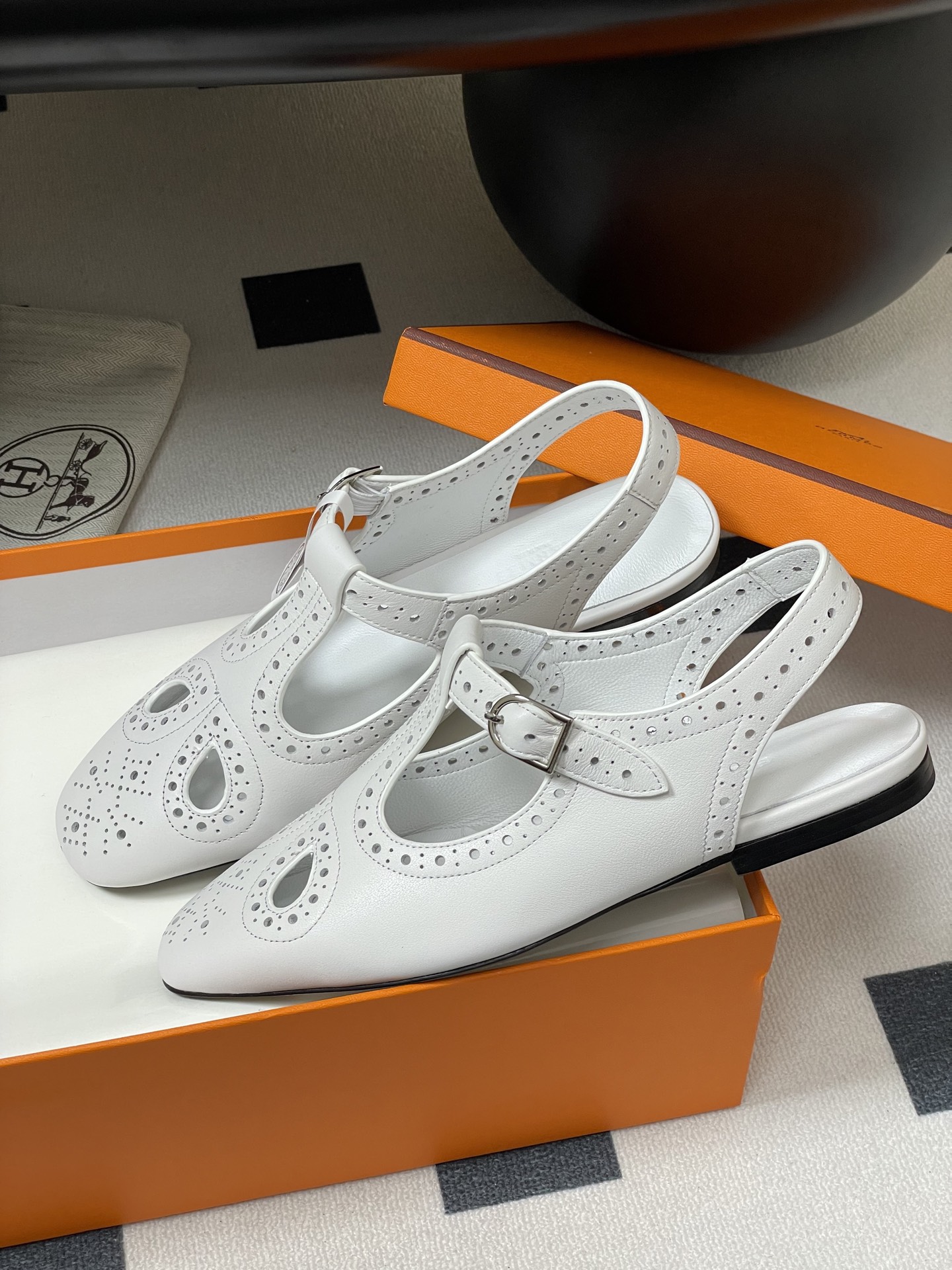 Hermes Women's Khea White Leather Derbies Mary Jane Ghillies Shoes 5 i1746642160737 612 0 7