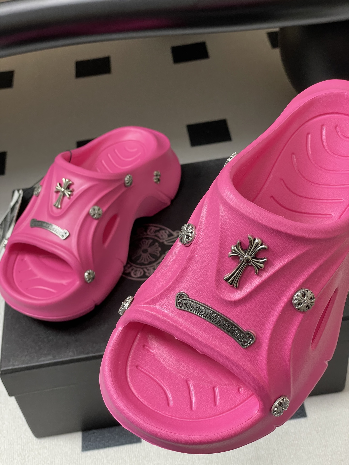 Trendy Chromehearts Punk Slippers: Y2K Style, 7cm High, Korean Version. - 图片 9