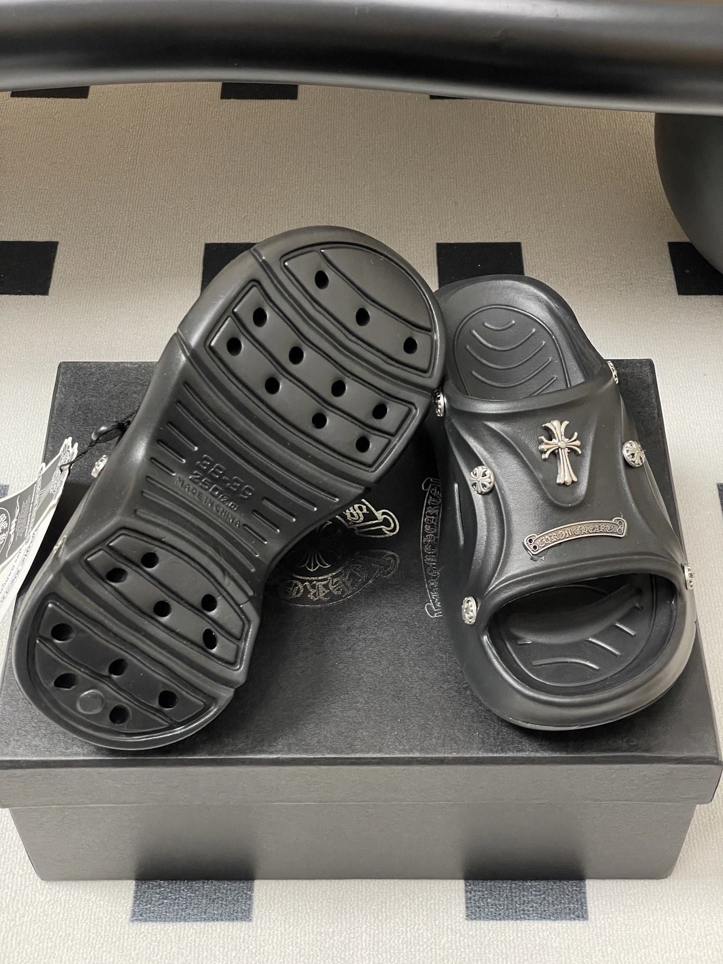 Chromehearts Y2K Punk Slippers: Big, Nice, and Popular Lazy Footwear for Summer - 图片 8