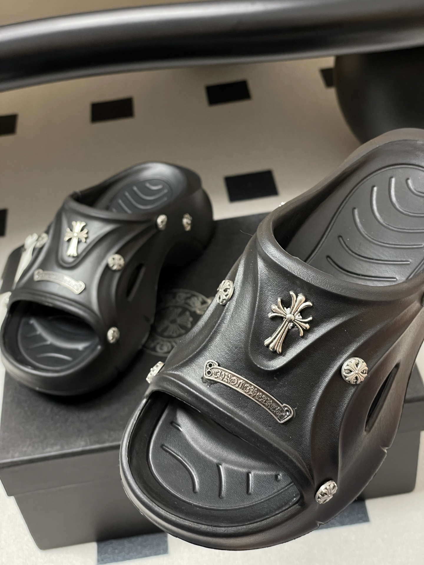 Chromehearts Y2K Punk Slippers: Big, Nice, and Popular Lazy Footwear for Summer - 图片 9