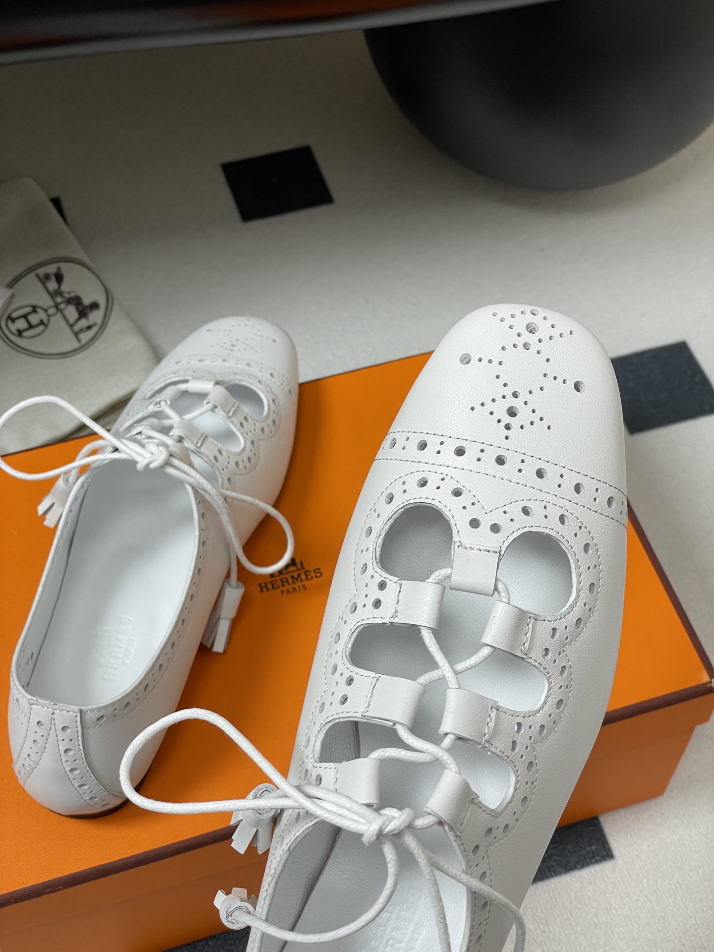 Hermes Khea Derbies: White Leather Lace-Up Brogue Flat Shoes 10 i1746737753596 7652 0 3