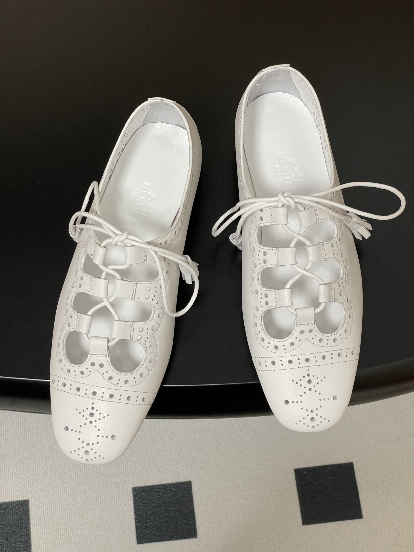 Hermes Khea Derbies: White Leather Lace-Up Brogue Flat Shoes 3 i1746737753607 1323 0 7