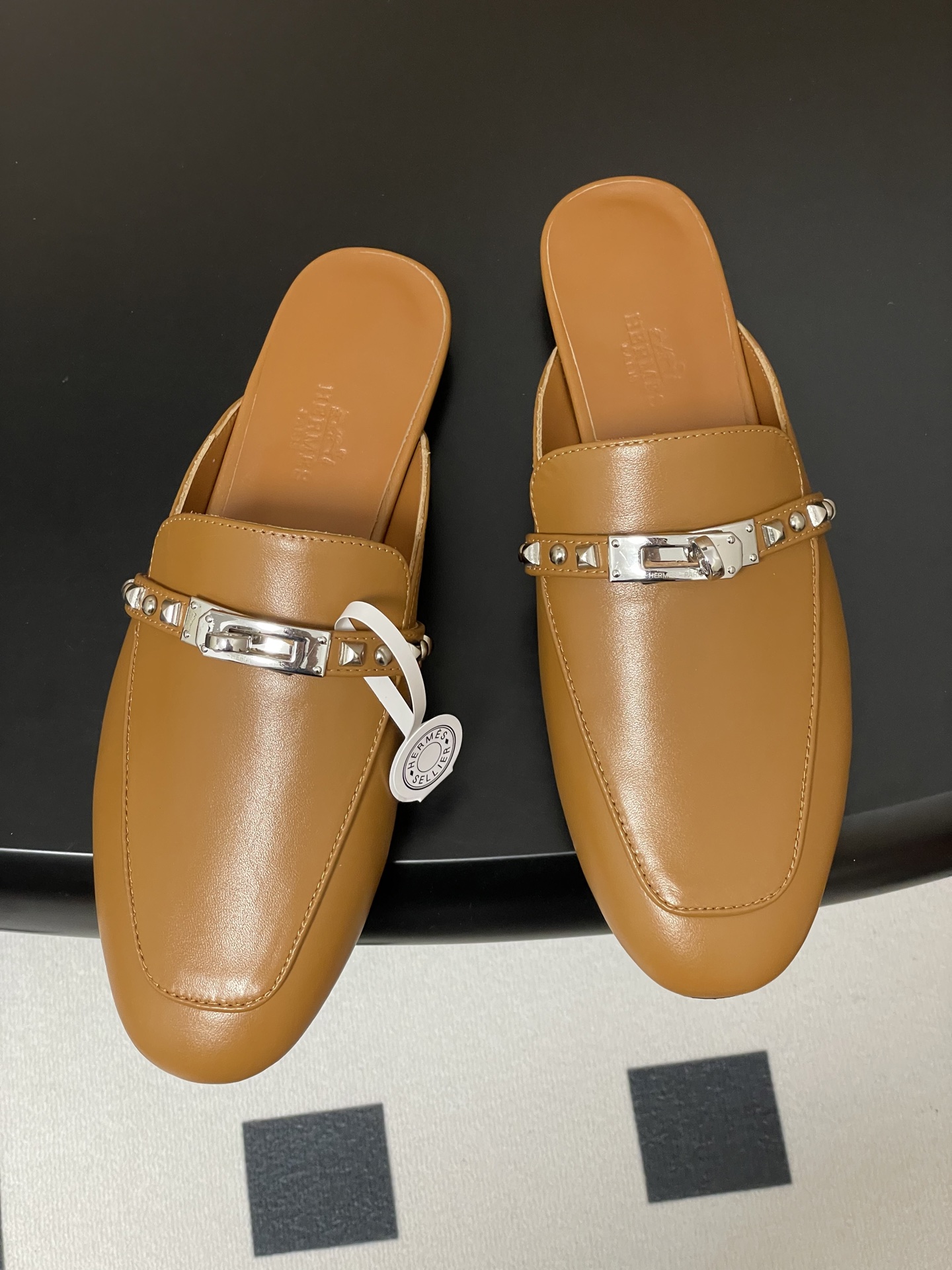 Hermès Hermes 爱马仕 H家 Oz铆钉穆勒鞋 Kelly扣包头半拖鞋 H 半拖 25ss新版面
