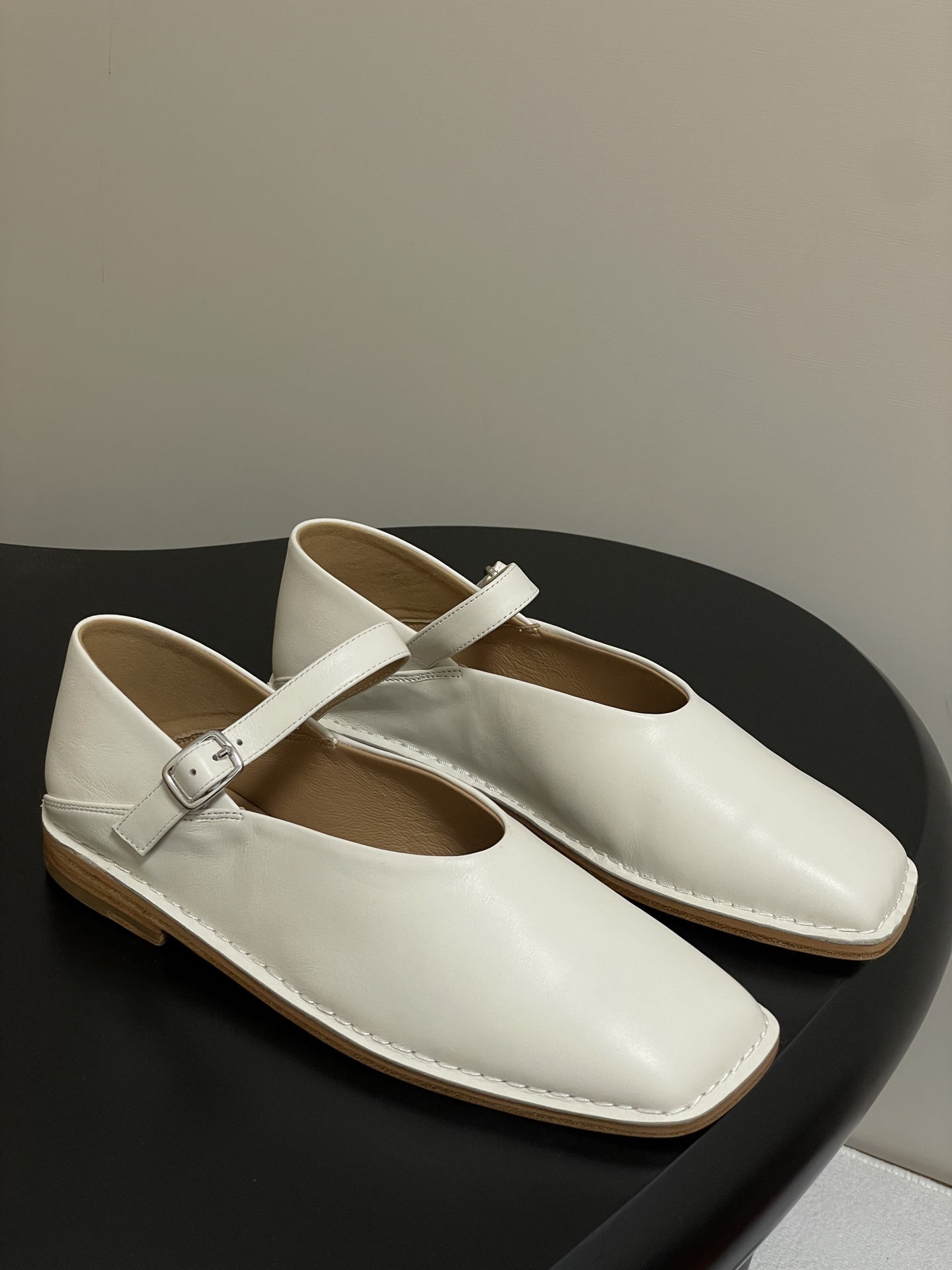 Lemaire 2025s Mary Jane Shoe: Elegant Ballerina-Inspired Design in Calfskin and Sheepskin