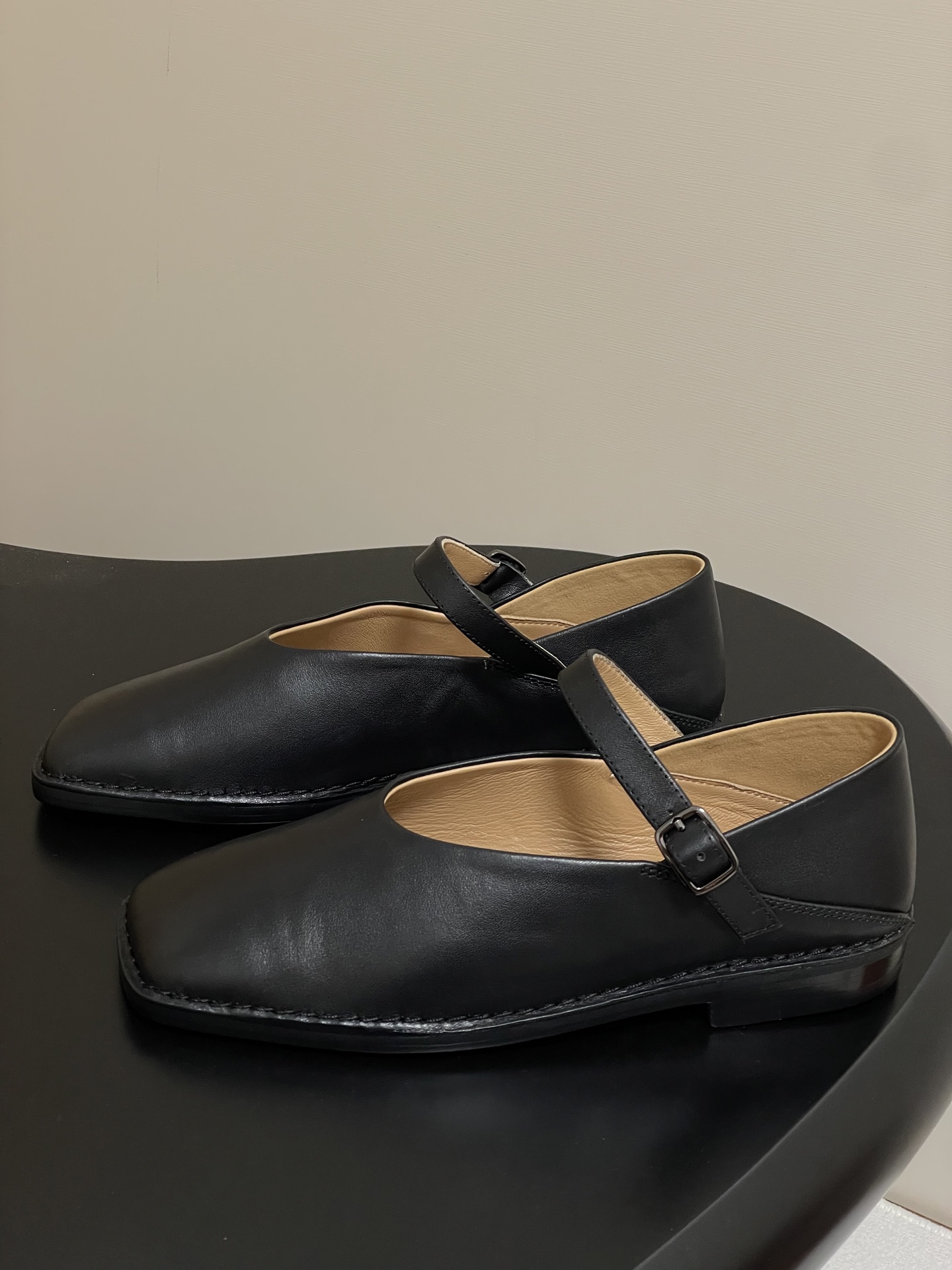 Lemaire 2025s Mary Jane Ballerina Flats: Elegant and Refined Design with Premium Materials - 图片 3