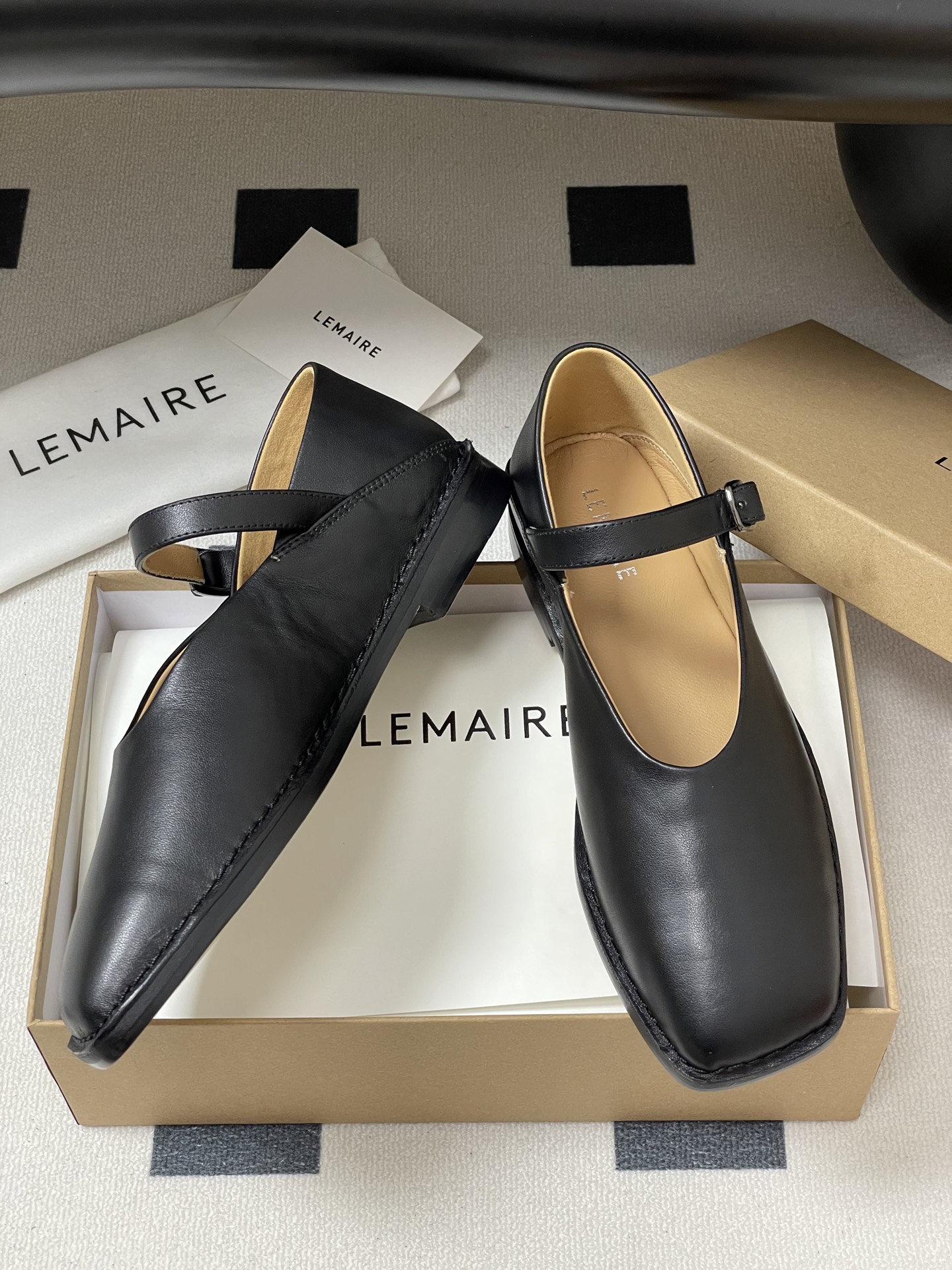 Lemaire 2025s Mary Jane Ballerina Flats: Elegant and Refined Design with Premium Materials - 图片 6