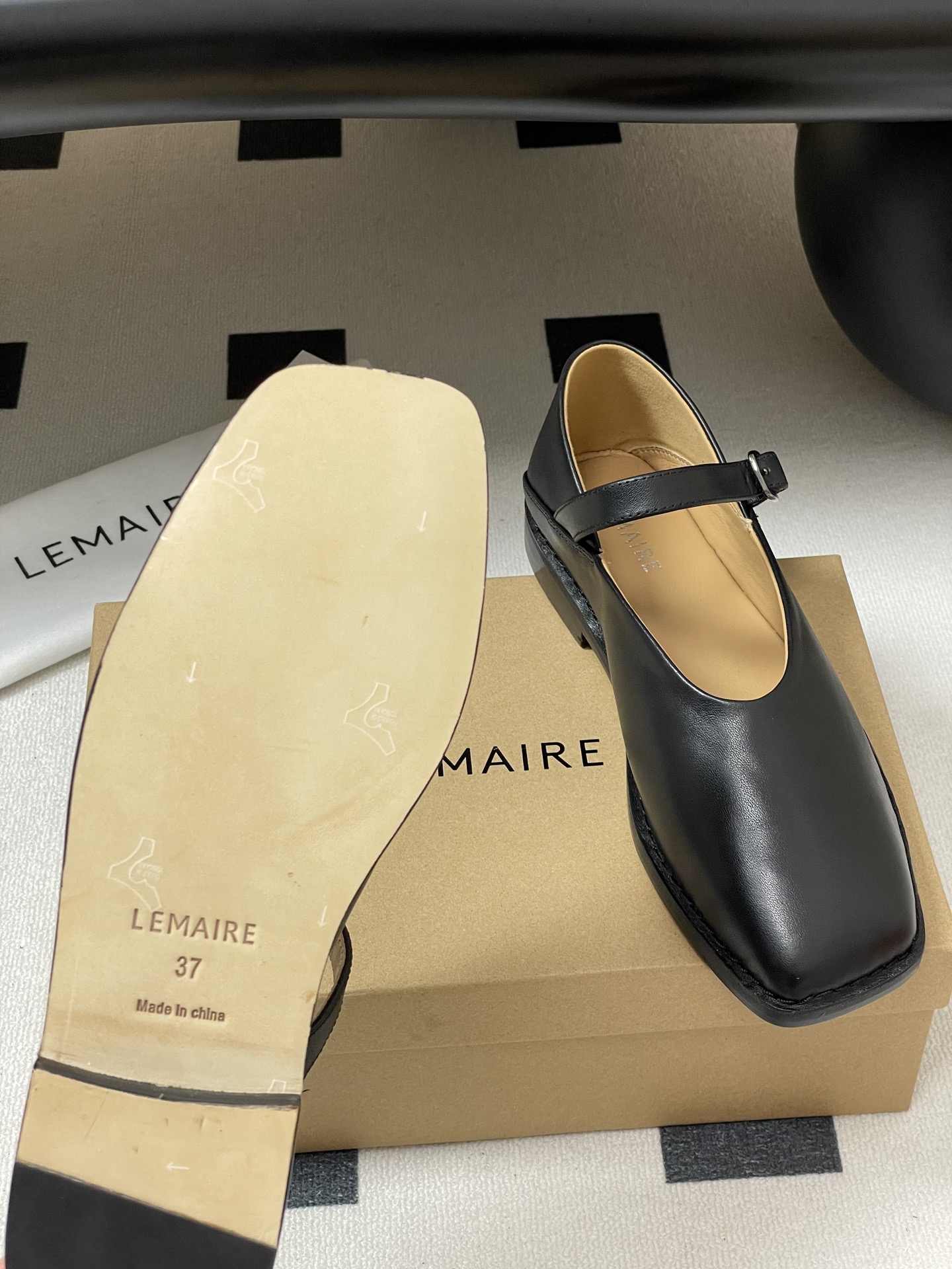 Lemaire 2025s Mary Jane Ballerina Flats: Elegant and Refined Design with Premium Materials - 图片 8