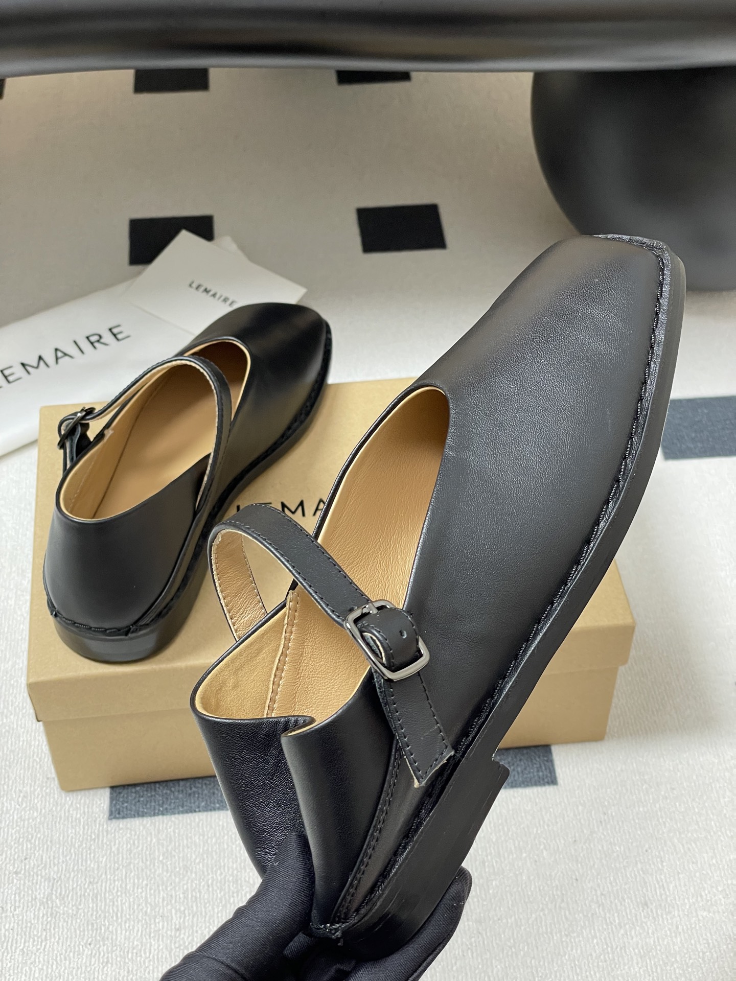 Lemaire 2025s Mary Jane Ballerina Flats: Elegant and Refined Design with Premium Materials - 图片 9