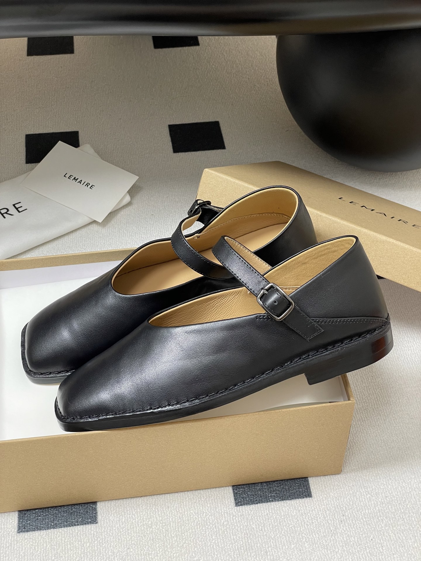 Lemaire 2025s Mary Jane Ballerina Flats: Elegant and Refined Design with Premium Materials - 图片 4