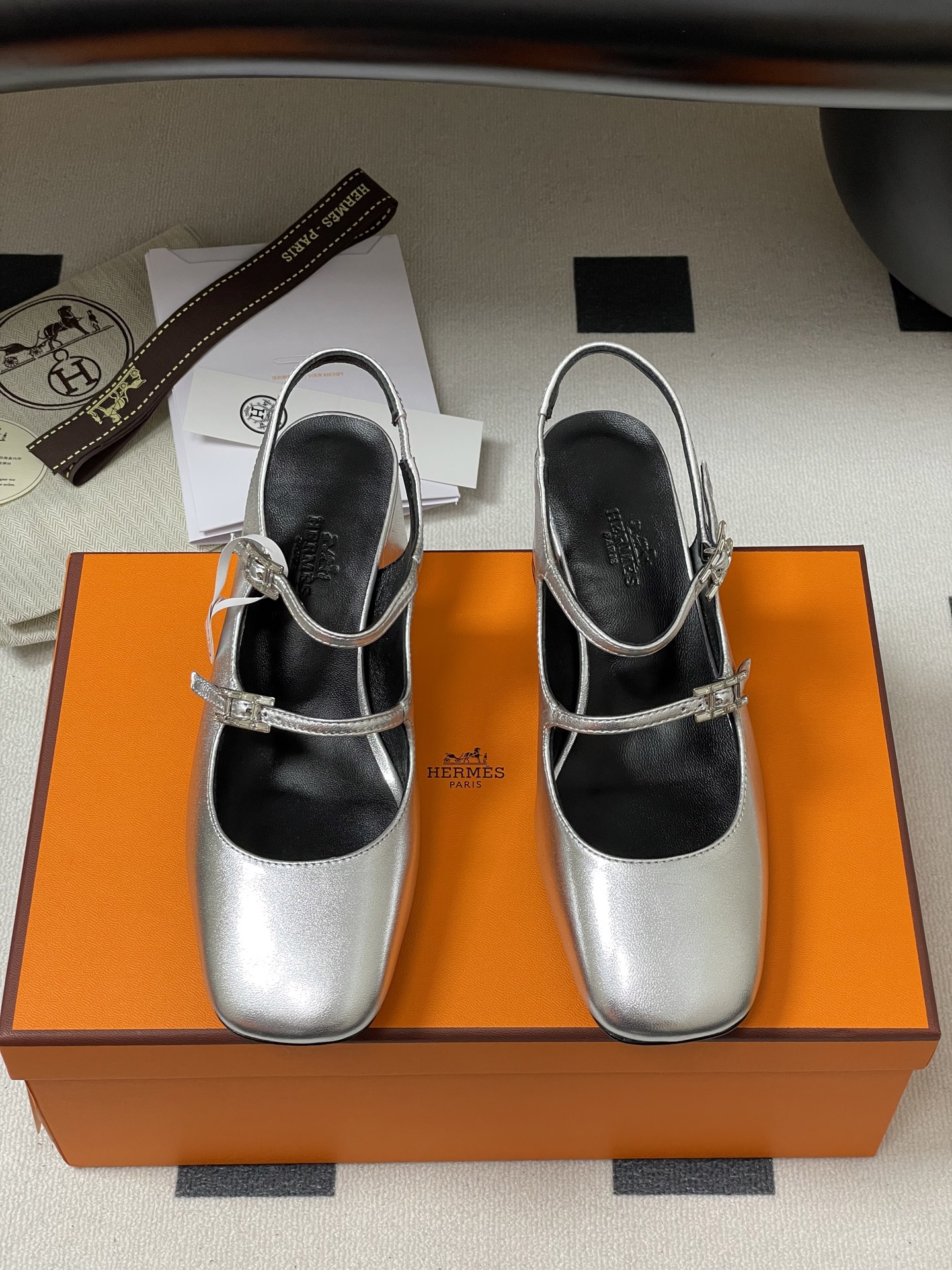 顶级品质Hermes 爱马仕🐎 H家25s早春新款 Jackie系列H扣玛丽珍鞋H字母钻扣二带后空凉鞋高 顶级品质Hermes 爱马仕🐎 H家25s早春新款 Jackie系列H扣玛丽珍鞋H字母钻扣二带后空凉鞋高