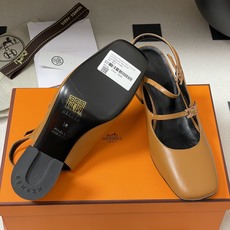 顶级品质Hermes 爱马仕🐎 H家25s早春新款 Jackie系列H扣玛丽珍鞋H字母钻扣二带后空凉鞋高 顶级品质Hermes 爱马仕🐎 H家25s早春新款 Jackie系列H扣玛丽珍鞋H字母钻扣二带后空凉鞋高