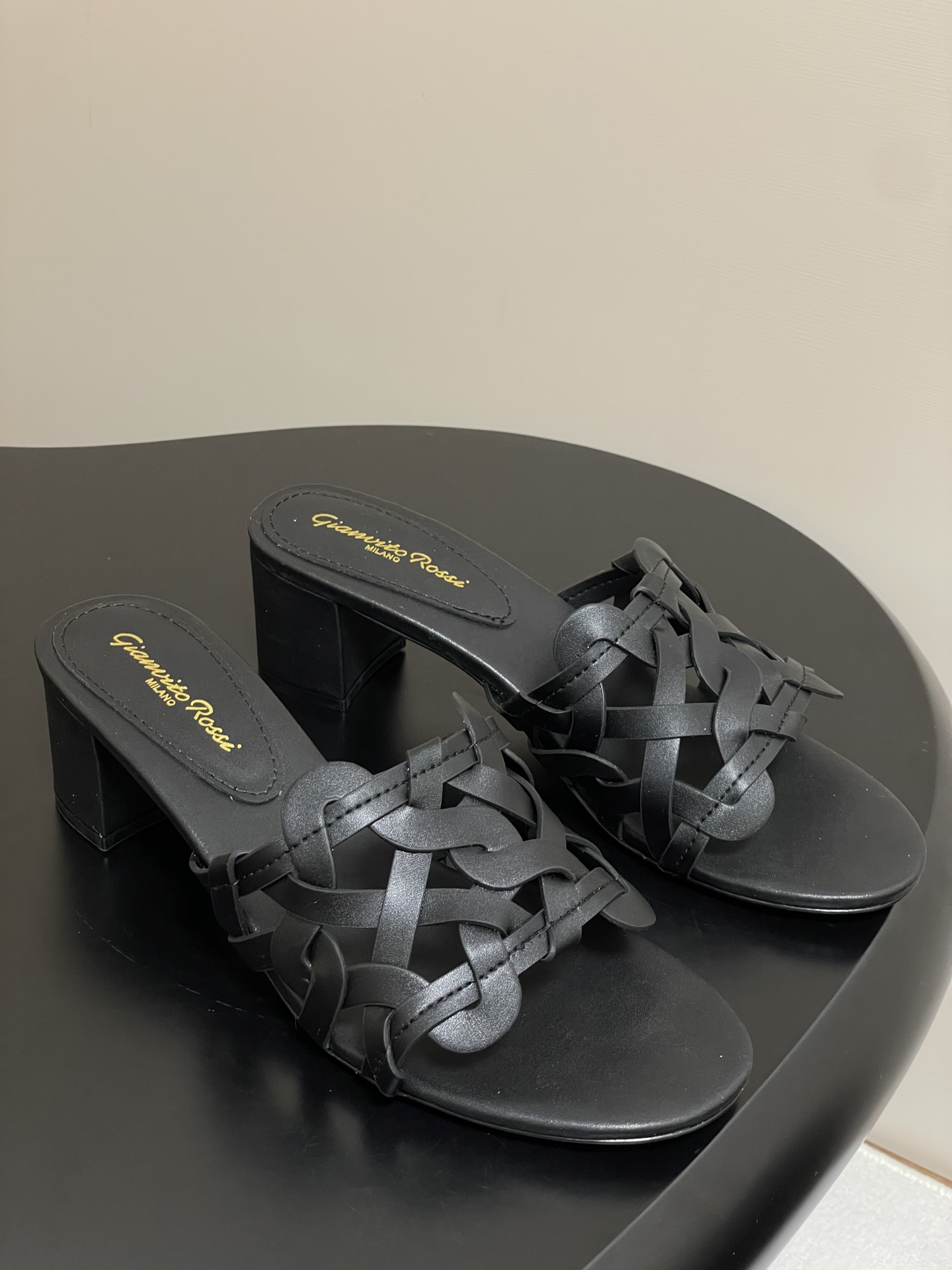 NO:669846,Gianvito Rossi GR French woven hollow flat sandals thick heel high heel slippers, slippers, slippers19860909Gianvito Rossi 罗西GR法式编织镂空平底凉拖鞋粗跟高跟拖鞋,拖鞋,slippers,Women's Shoes