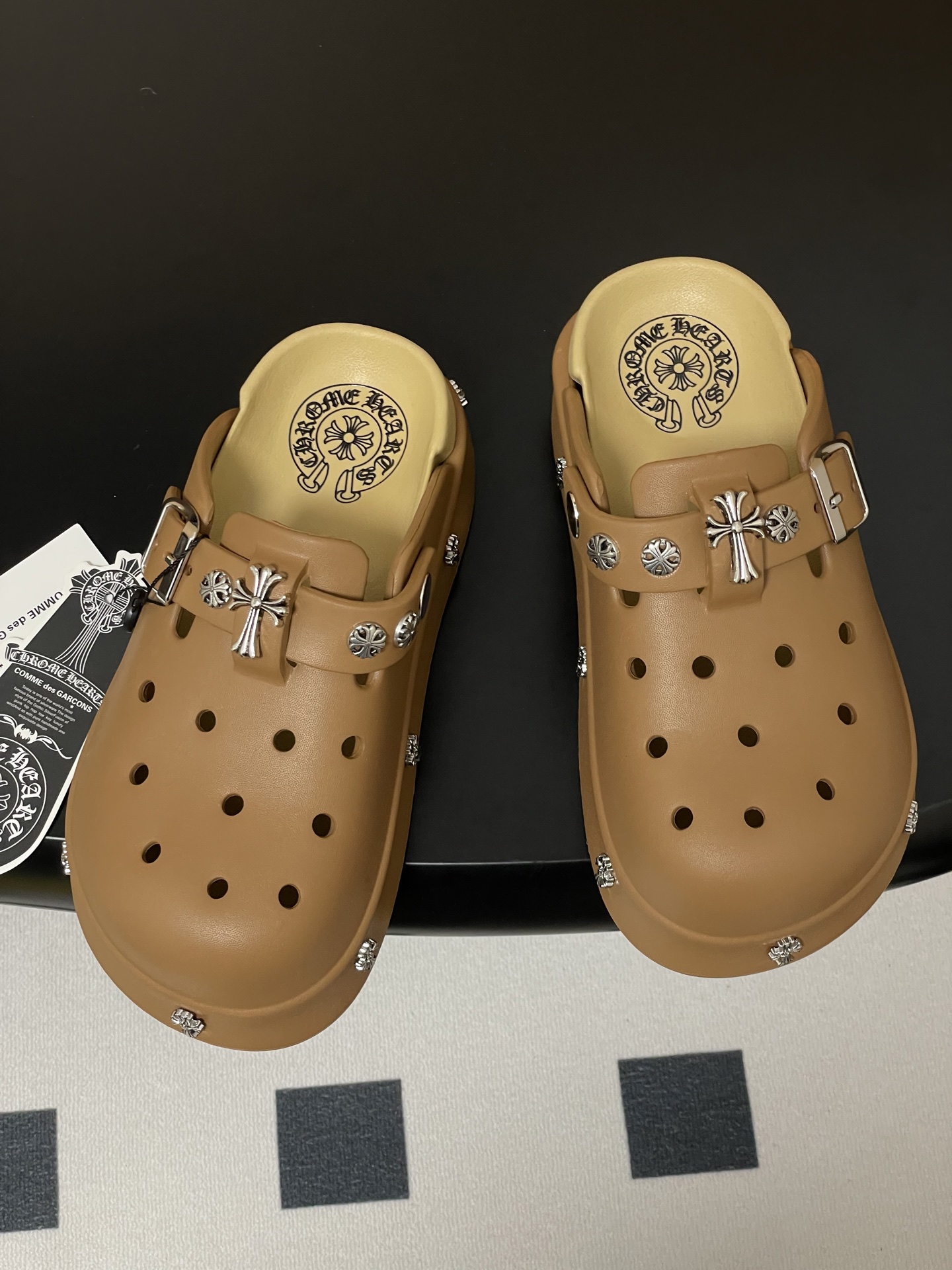Trendy Punk Slippers: Chromehearts, Crawley’s, Fire Hole Shoes, Mueller’s – Summer Favorites - 图片 2