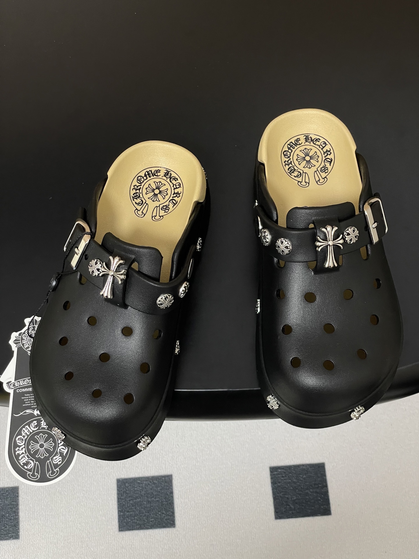 Trendy Punk Slippers: Chromehearts, Crawley’s, Fire Hole Shoes – Summer Must-Haves! - 图片 2