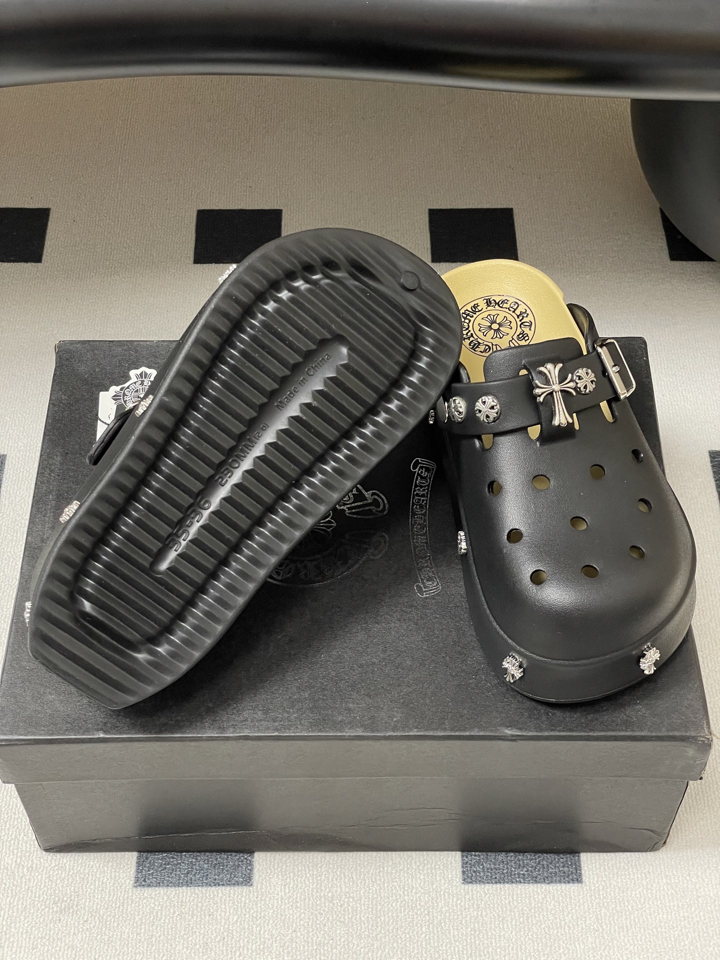 Trendy Punk Slippers: Chromehearts, Crawley’s, Fire Hole Shoes – Summer Must-Haves! - 图片 7