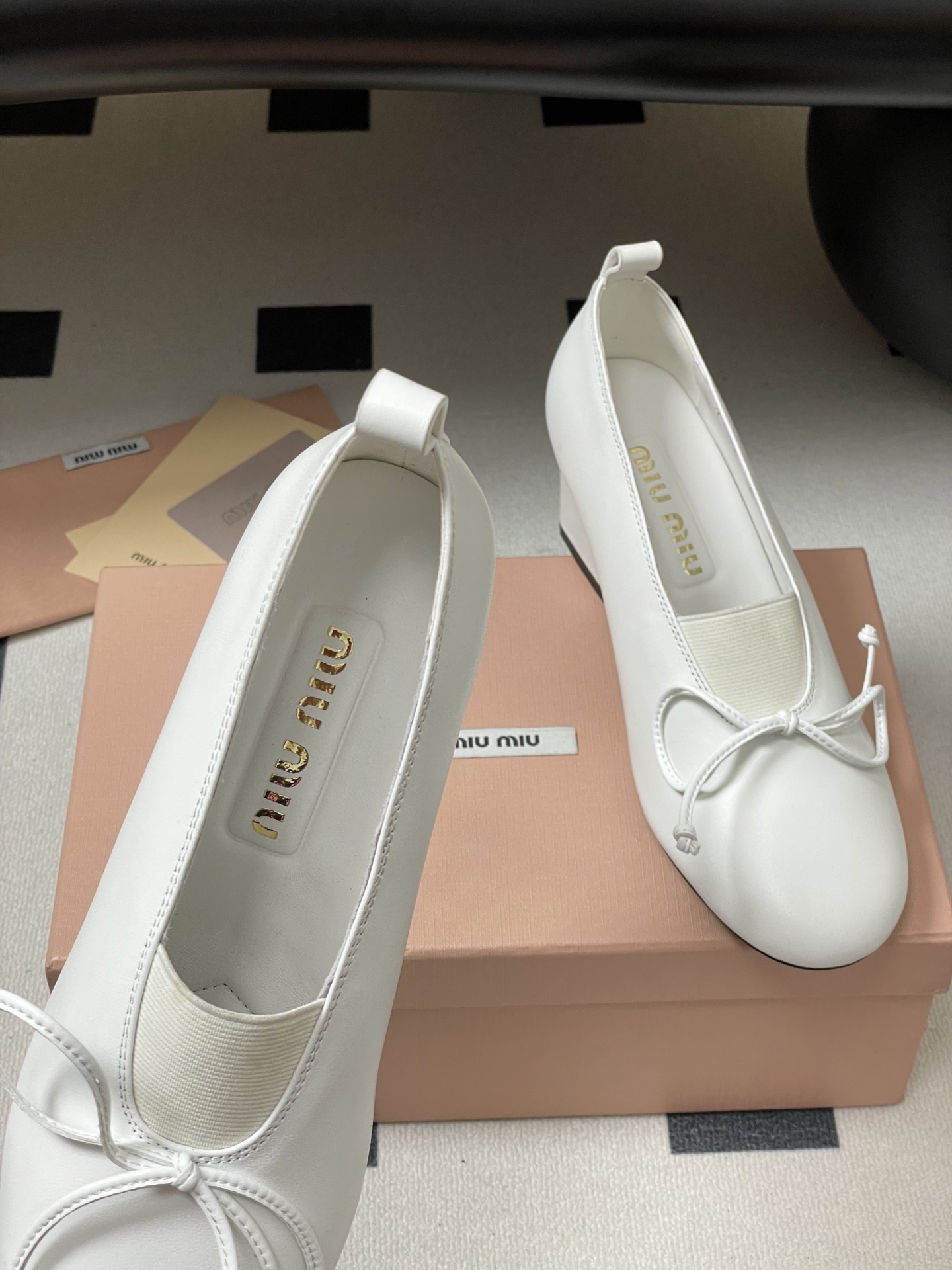 Miu Miu Bow-Embellished Leather Mary Jane Pumps, White, Heel Height 6.5cm 7 i1750195032357 3606 0 1