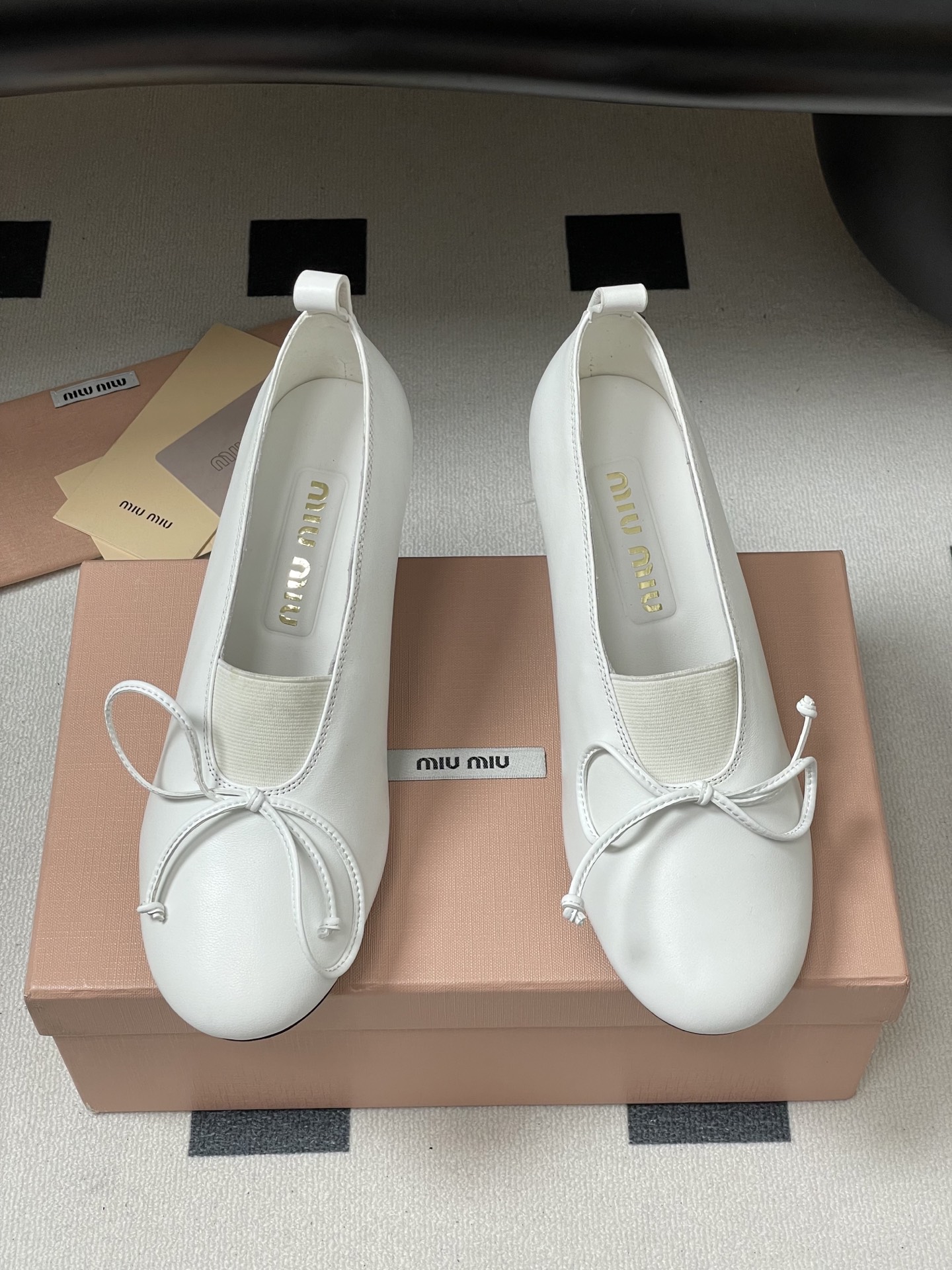 Miu Miu Bow-Embellished Leather Mary Jane Pumps, White, Heel Height 6.5cm 5 i1750195032683 3406 0 0