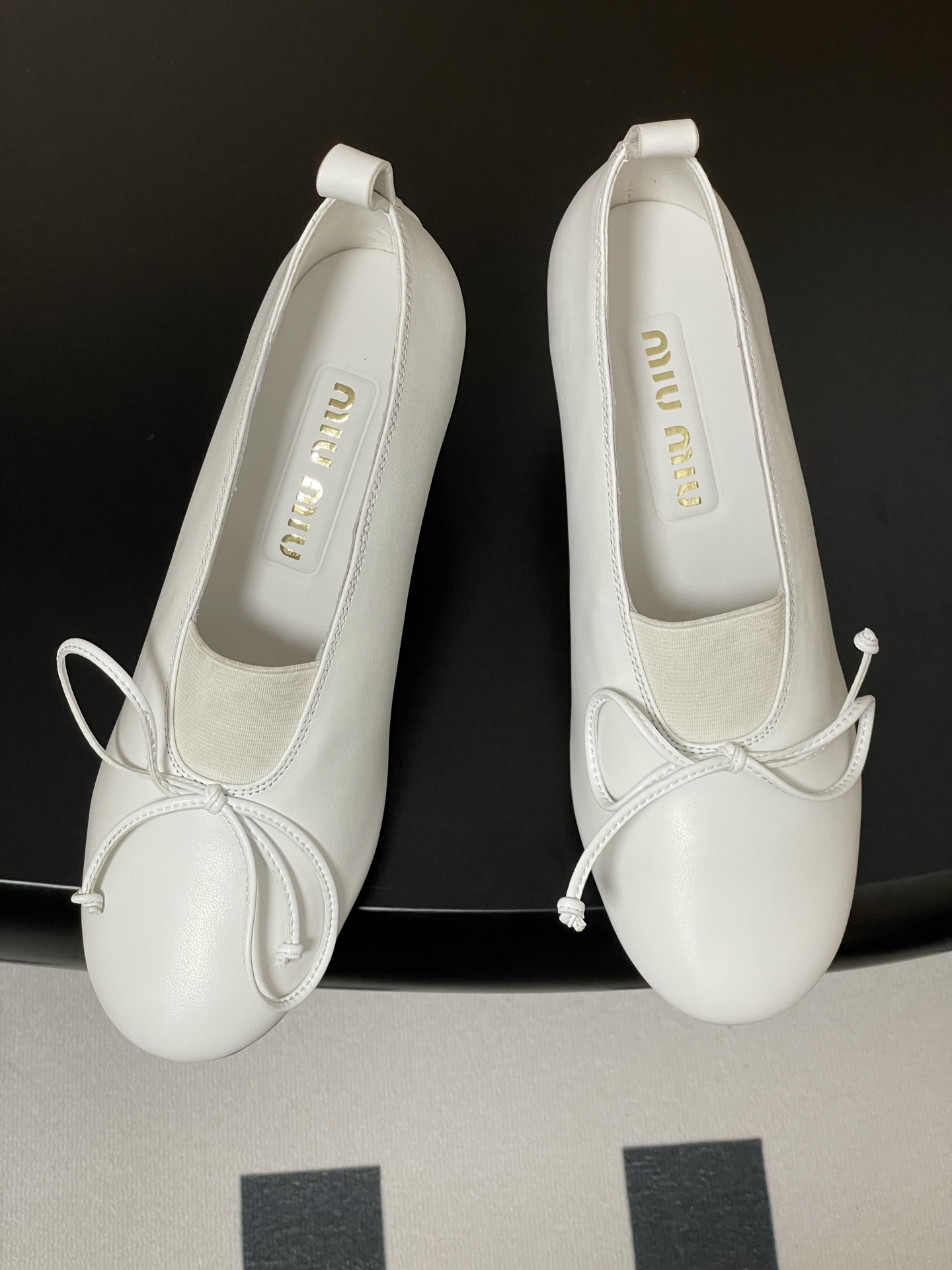 Miu Miu Bow-Embellished Leather Mary Jane Pumps, White, Heel Height 6.5cm 2 i1750195033973 138 0 8