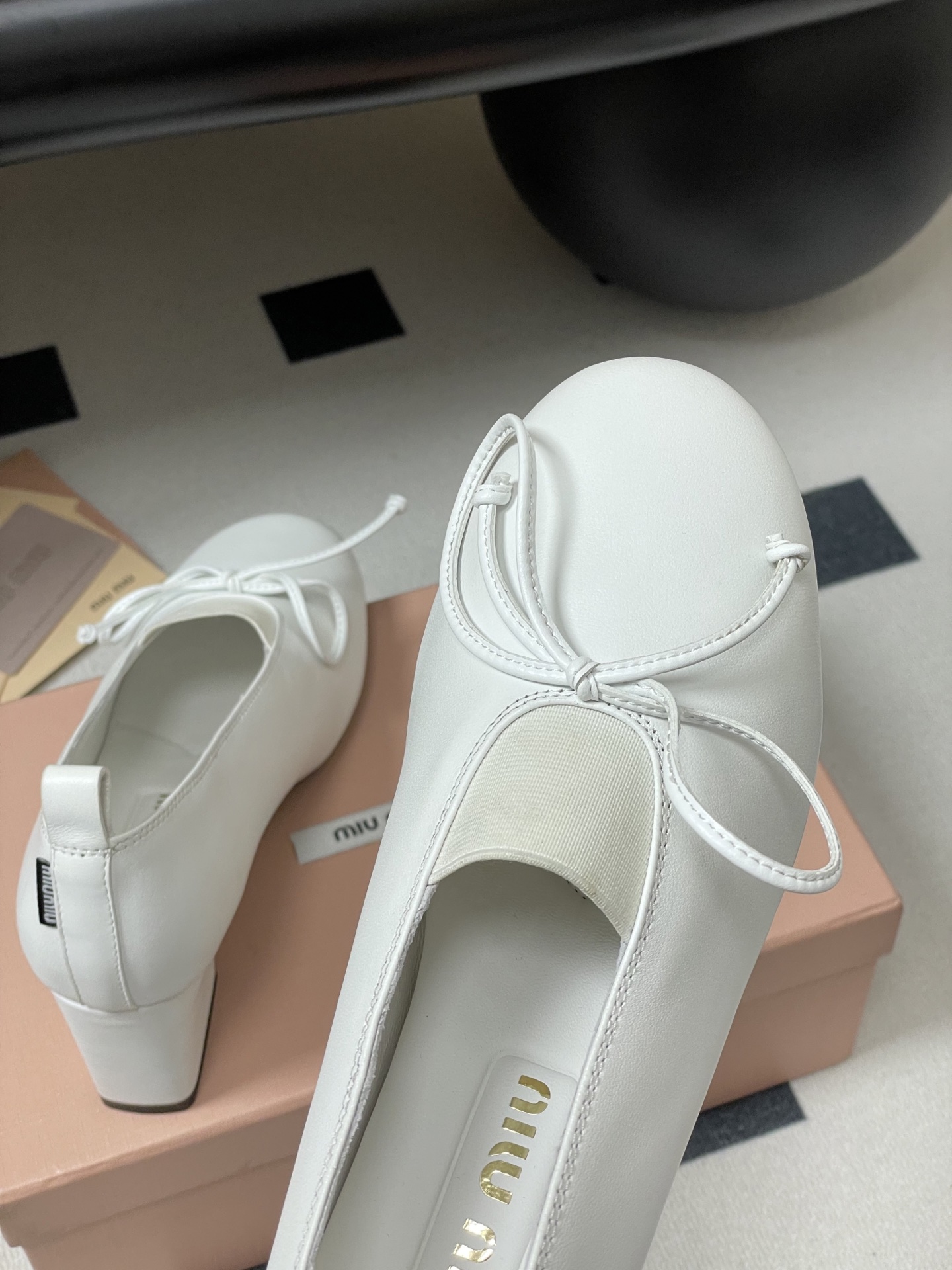 Miu Miu Bow-Embellished Leather Mary Jane Pumps, White, Heel Height 6.5cm 9 i1750195034482 1 0 3