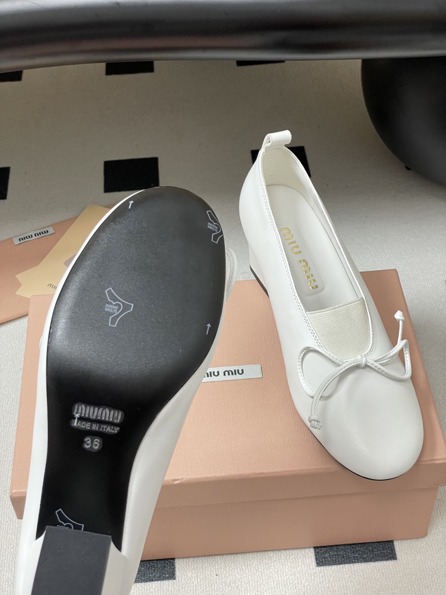 Miu Miu Bow-Embellished Leather Mary Jane Pumps, White, Heel Height 6.5cm 8 i1750195034707 8225 0 2